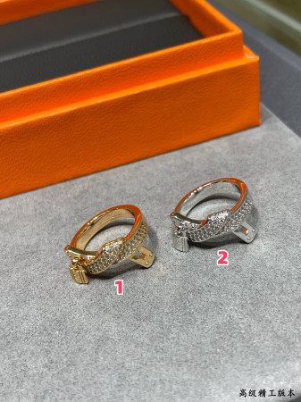 H**mes h clasp ring
