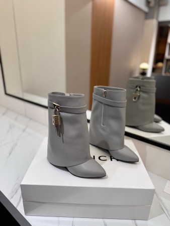 ua G1uenchy boots