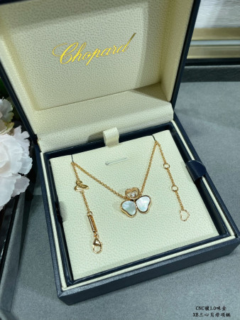 Ch0pard three heart mother of pearl necklace