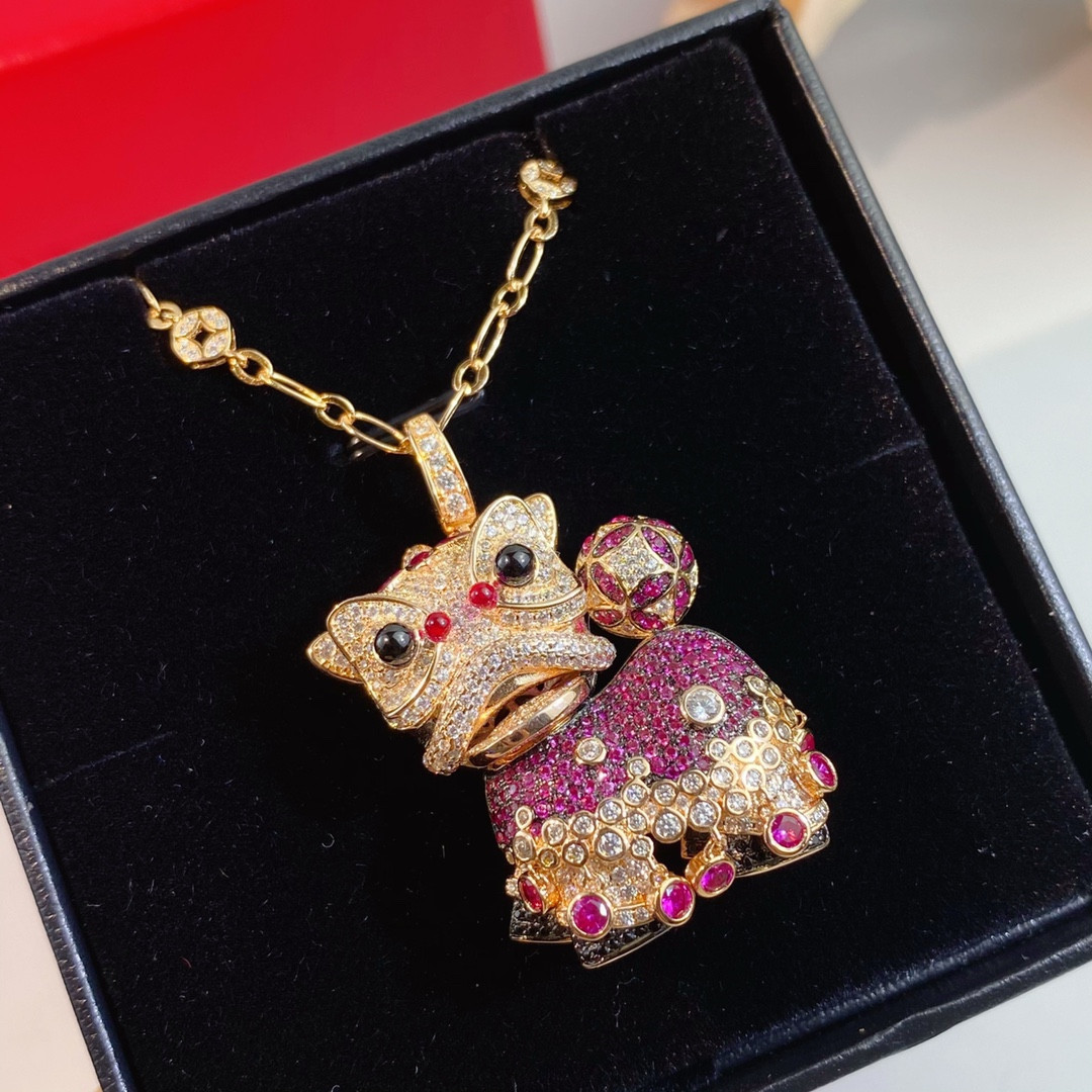Qee1in dancing lion pendant necklace