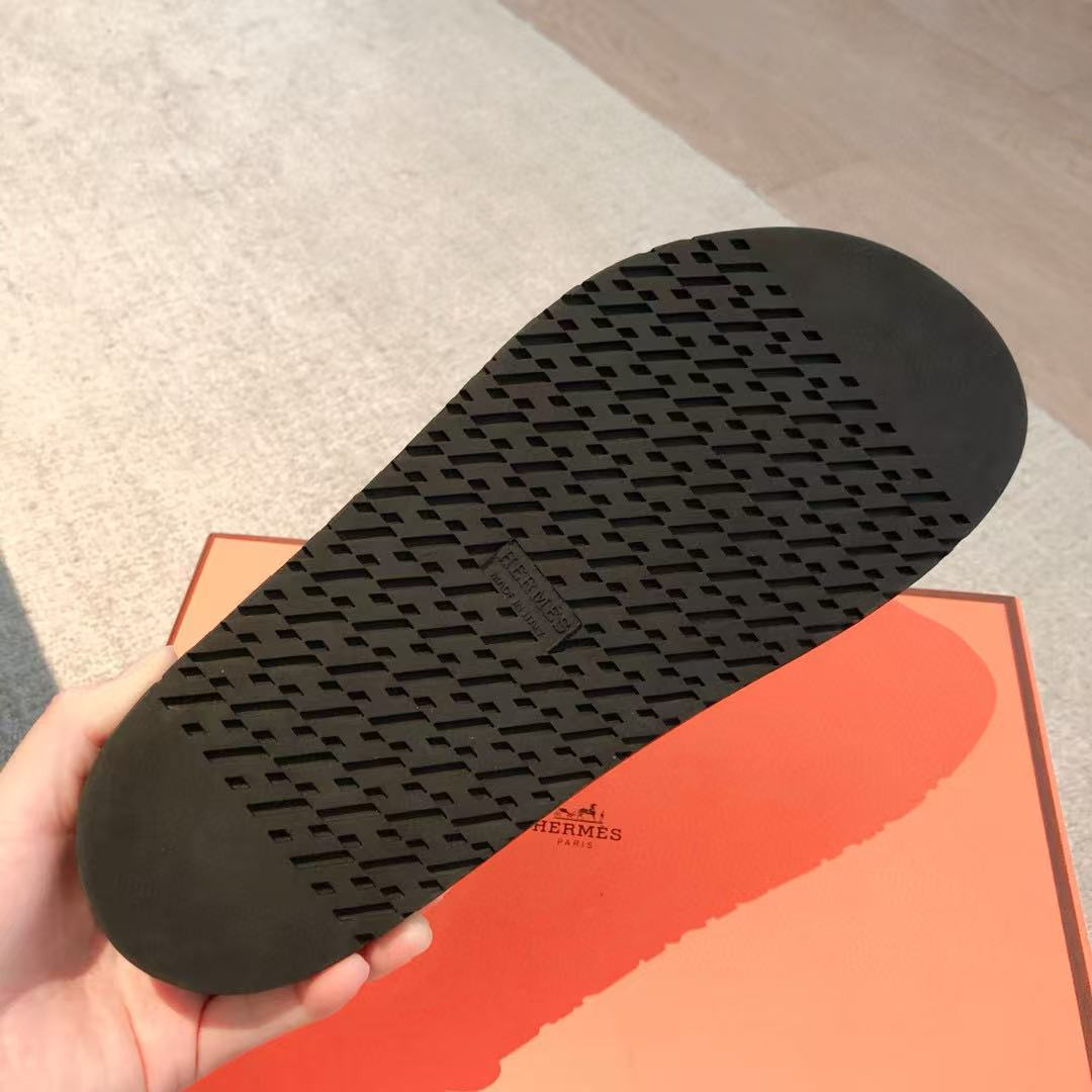 ua H**mes slippers