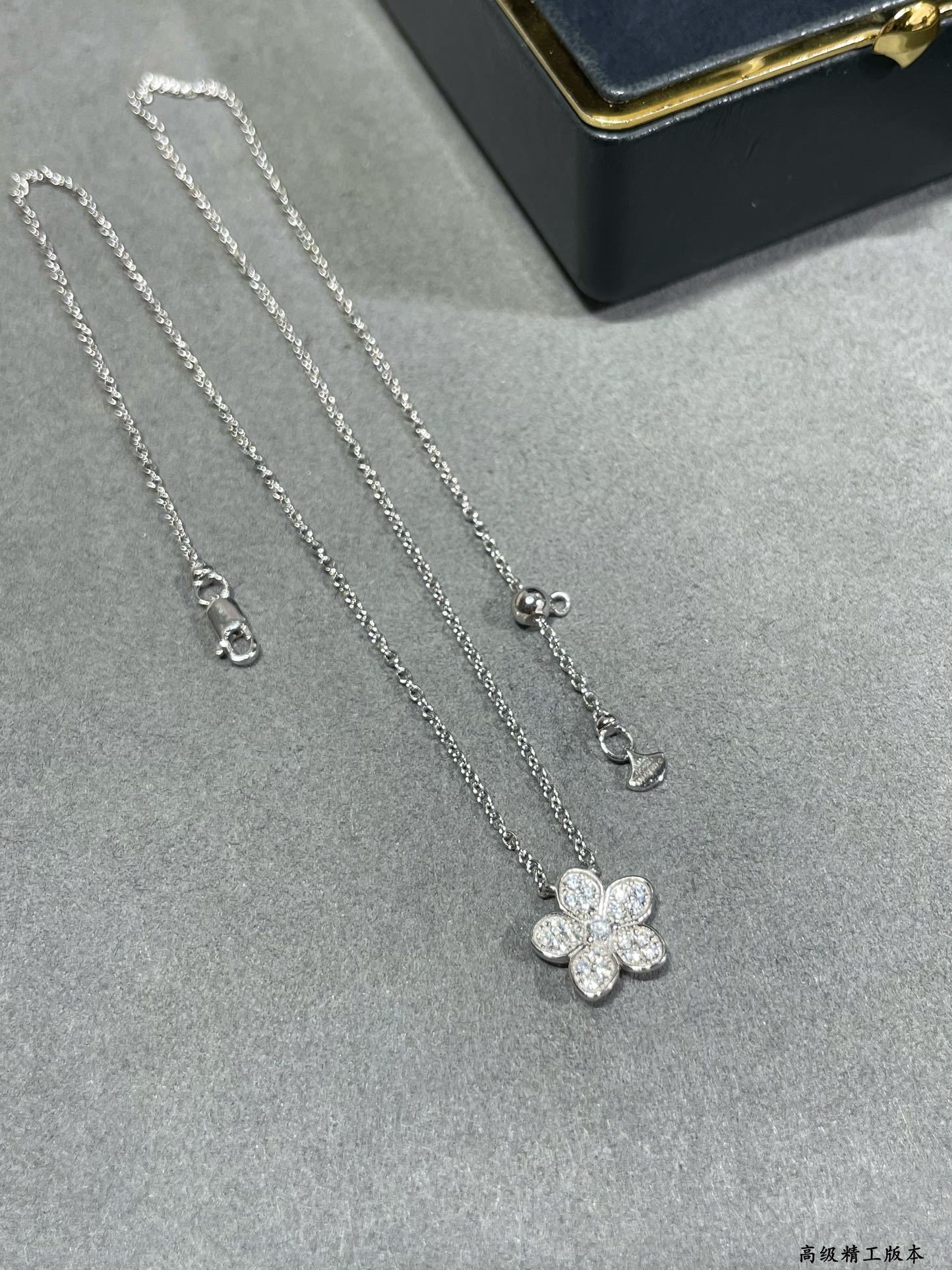 Gr*ff flower pendant necklace ag925
