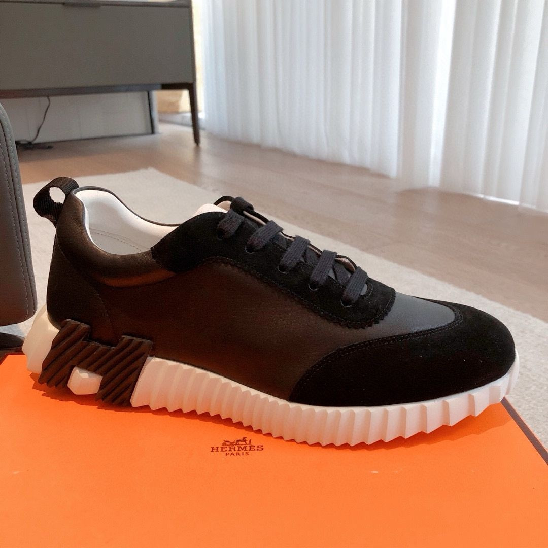 ua H**mes bouncing sneaker