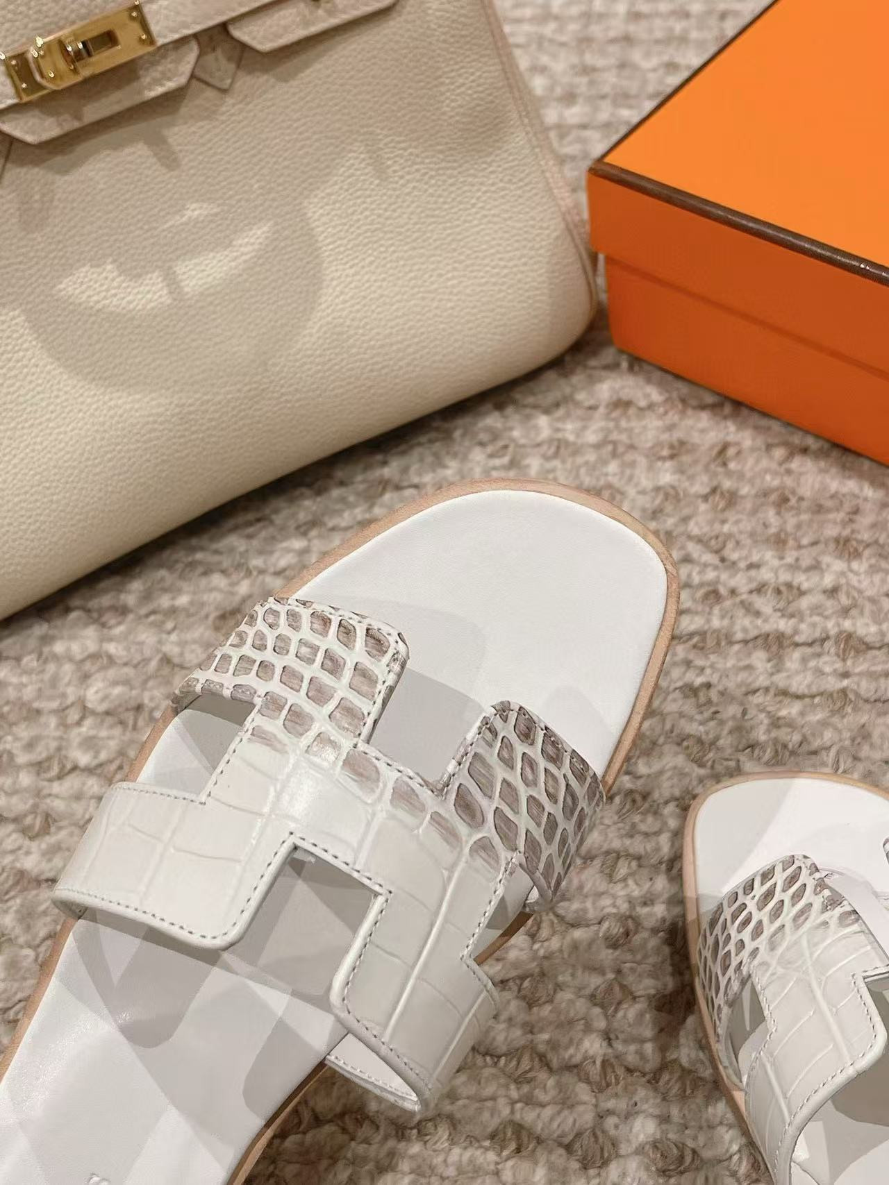 ua H**mes oran sandal