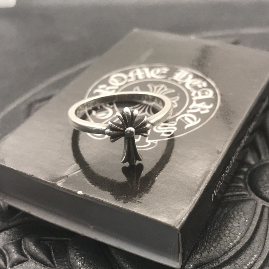 Ch**me He**ts small cross flower ring
