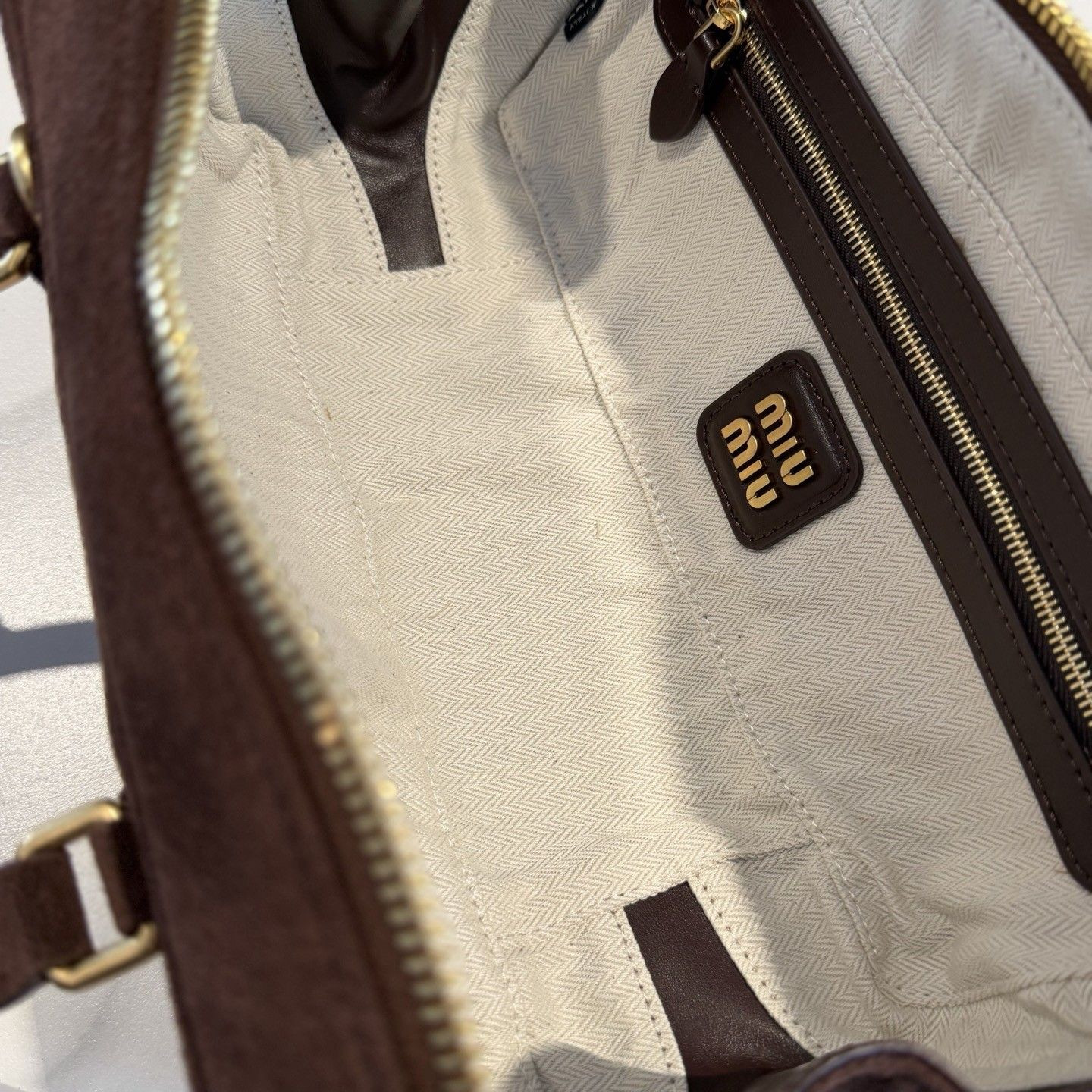 M1v M1v arcadie padded suede top-handle bag 27x12x9cm