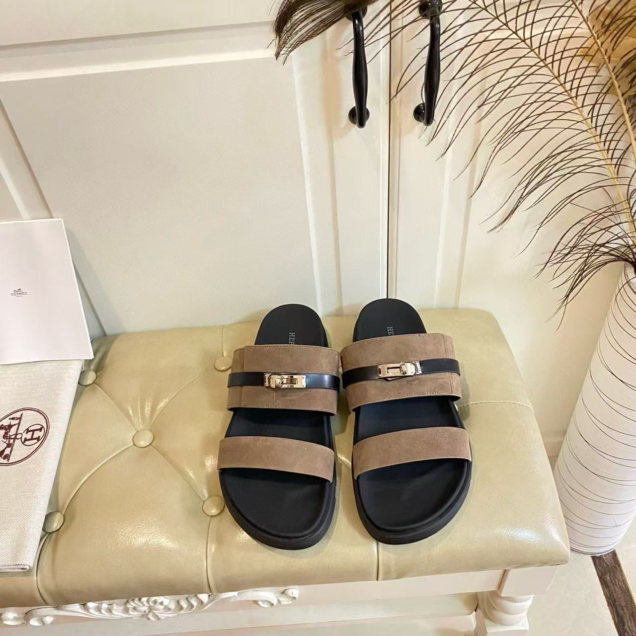 ua H**mes jackson sandal