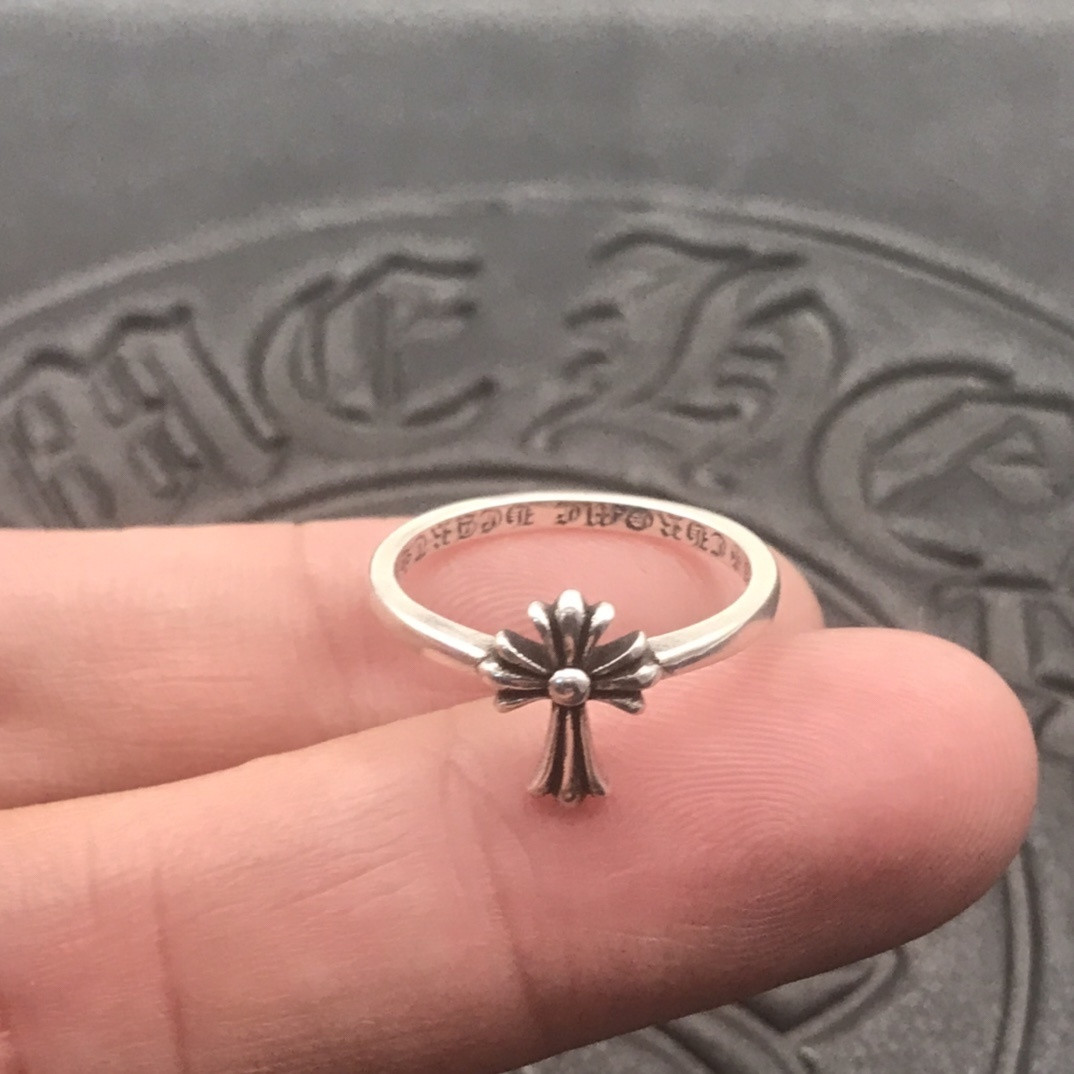 Ch**me He**ts small cross flower ring