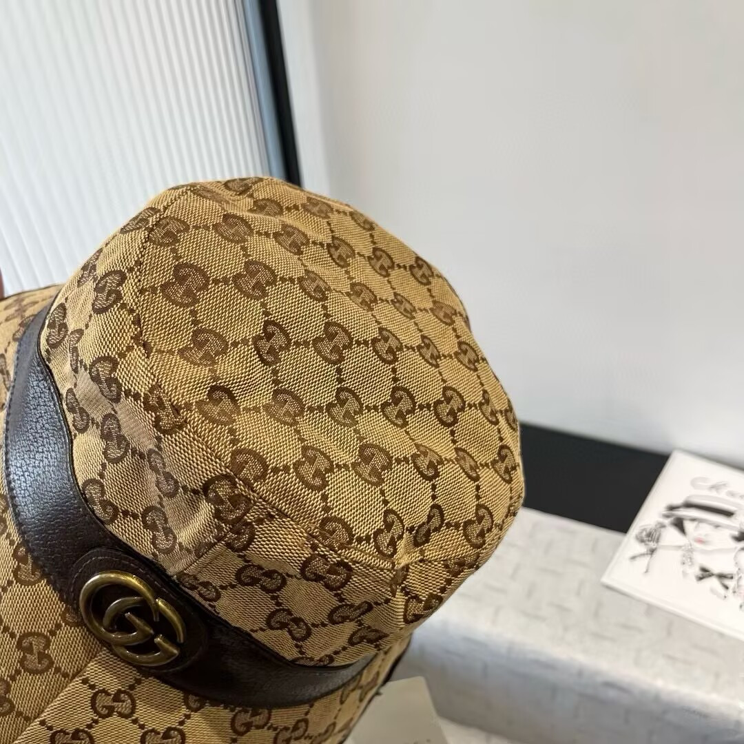G*u*i gg canvas bucket hat