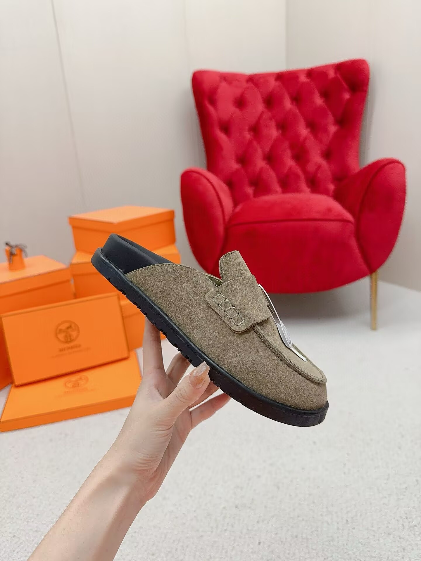 ua H**mes slippers