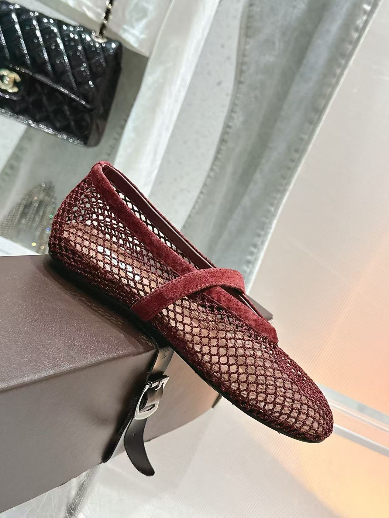 UA A1a1a BALLET FLATS IN FISHNET