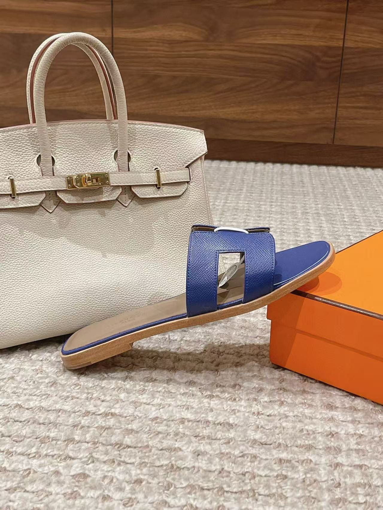 ua H**mes oran sandal