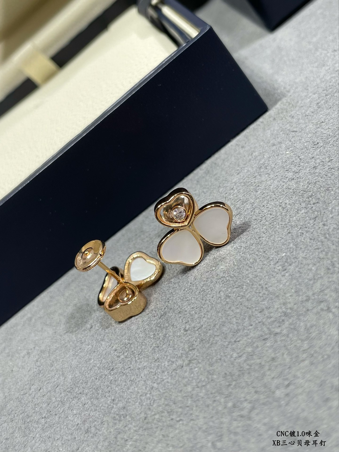 Ch0pard three heart mother of pearl earrings