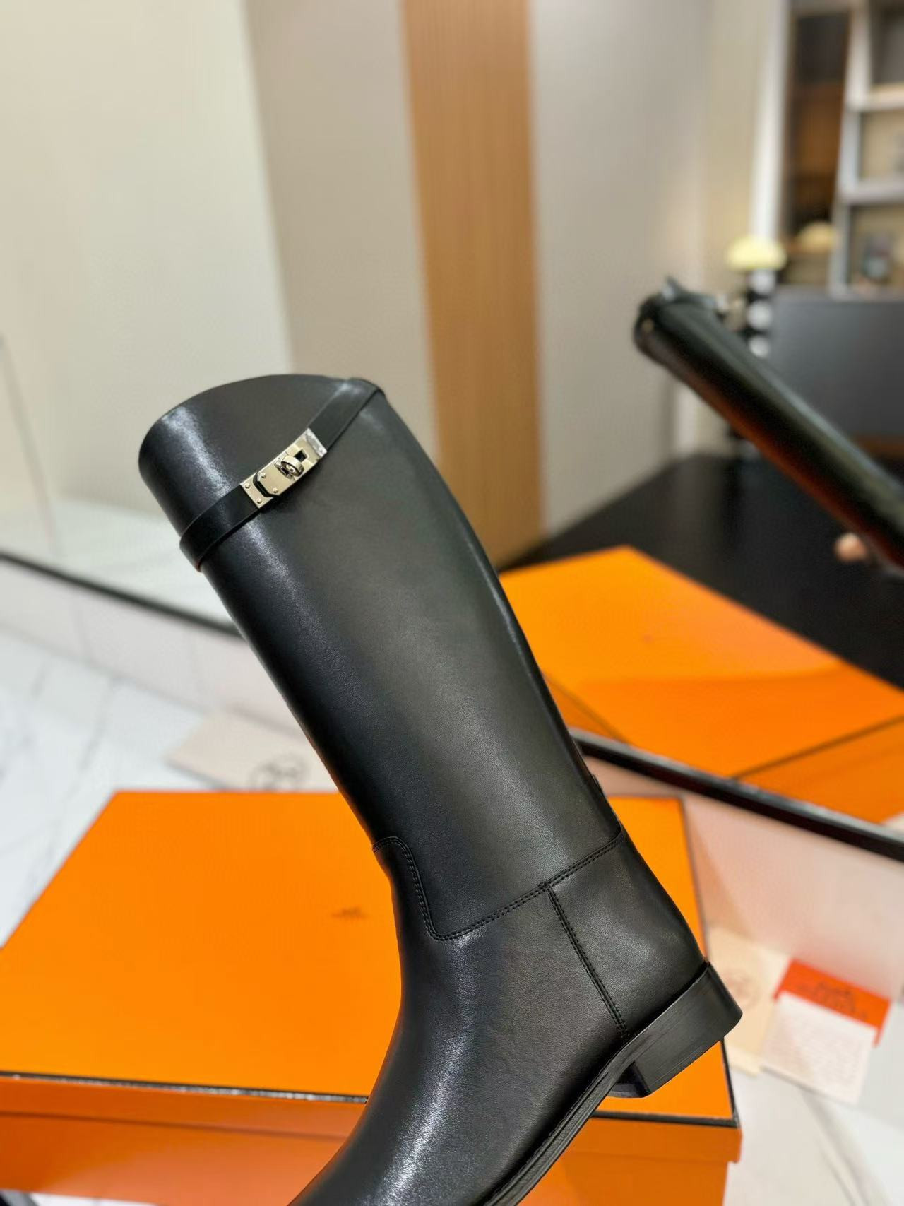 ua H**mes jumping boots