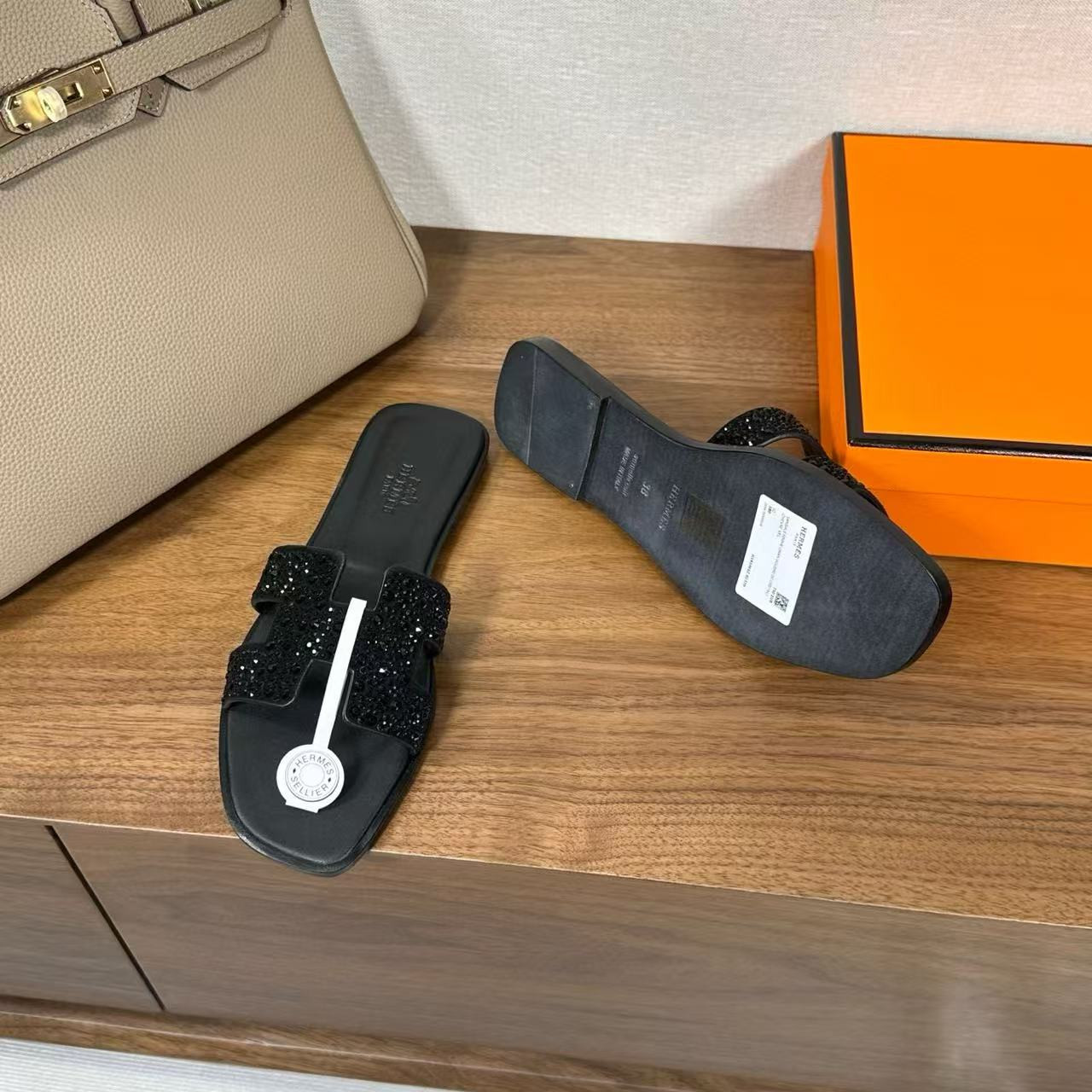 ua H**mes oran sandal