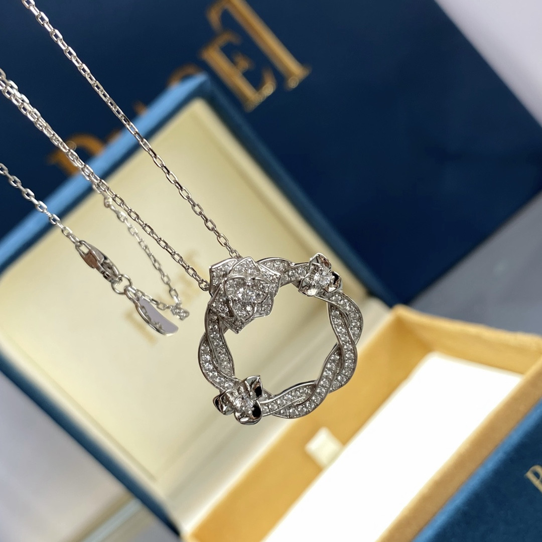 P1aget rose hoop necklace