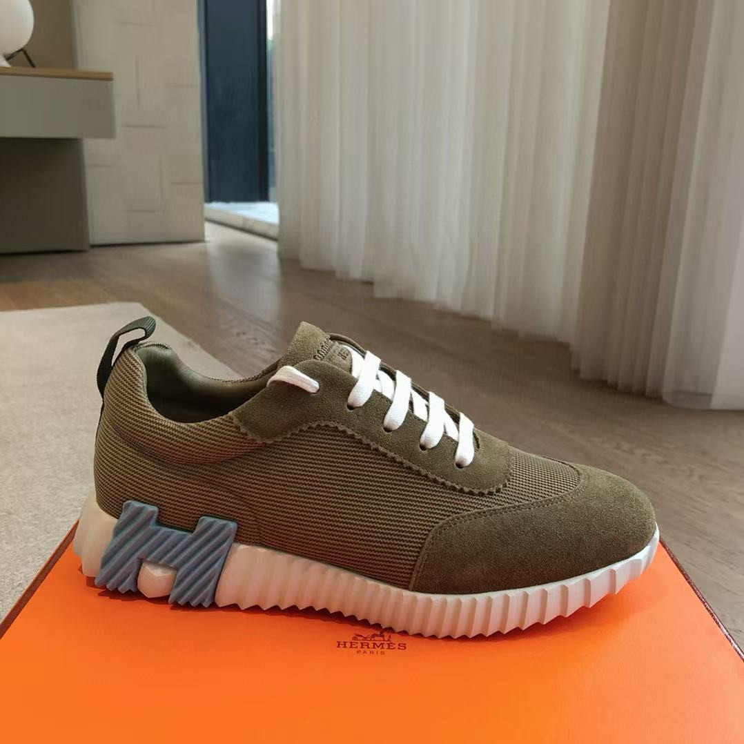 ua H**mes bouncing sneaker