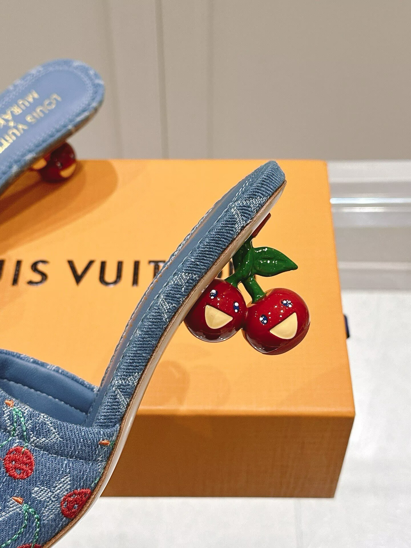 UA LV X TM Lily Slides