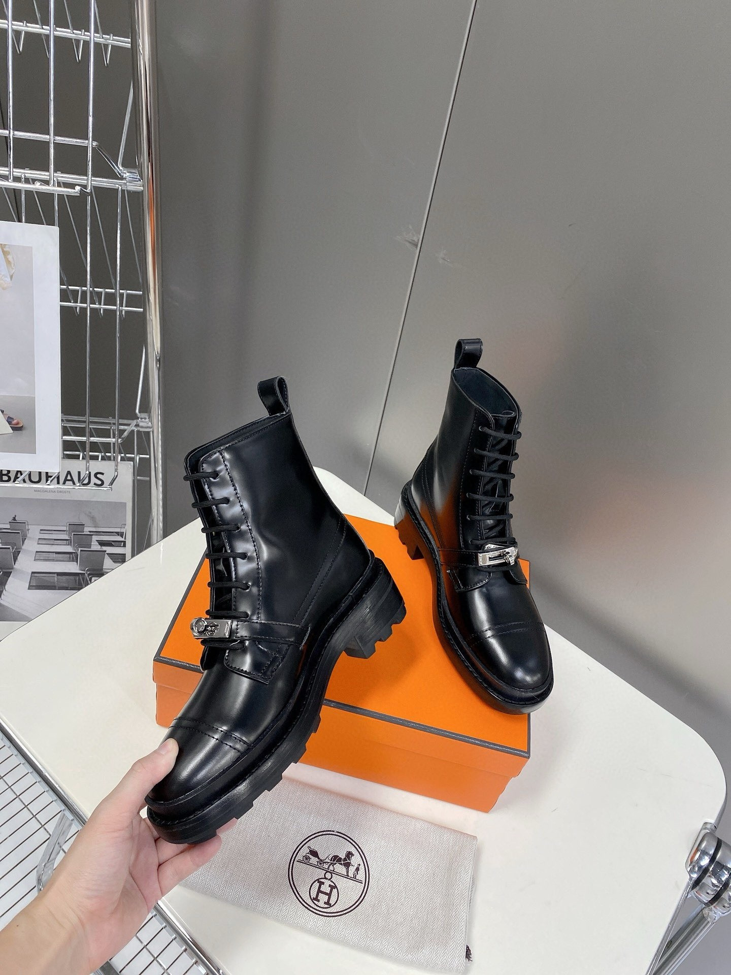 ua H**mes funk ankle boot