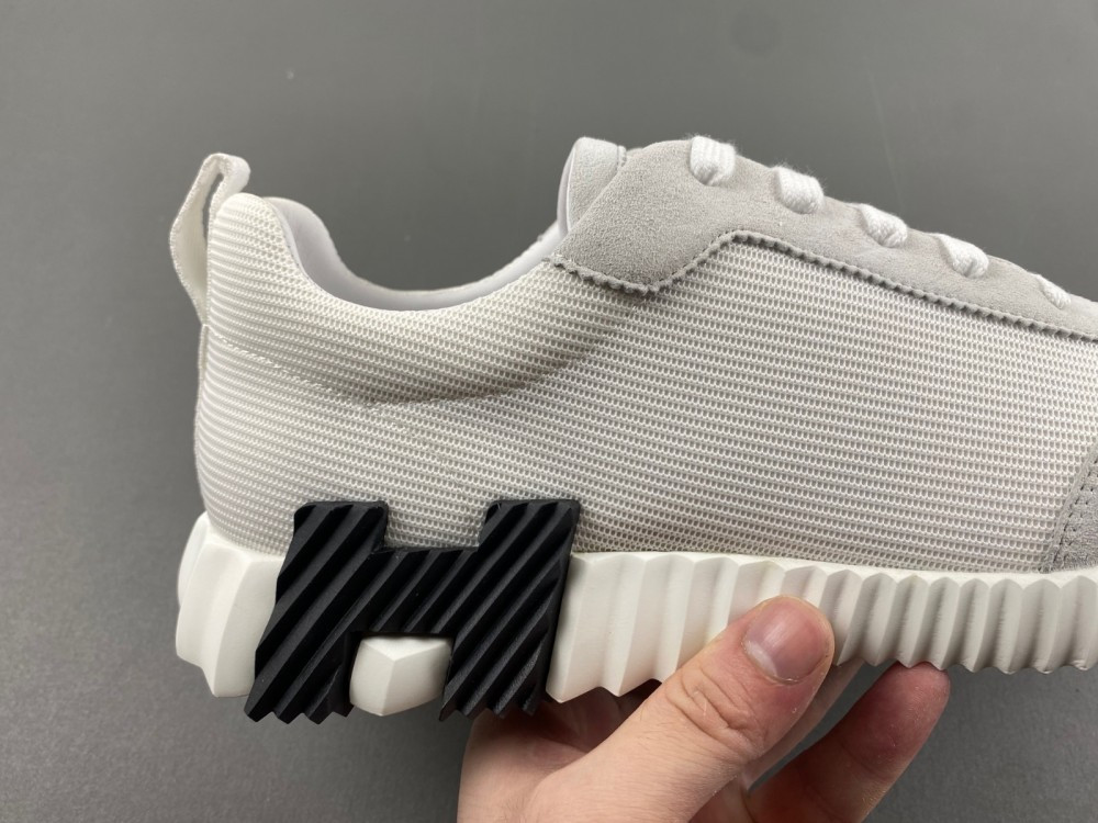 ua H**mes bouncing sneaker