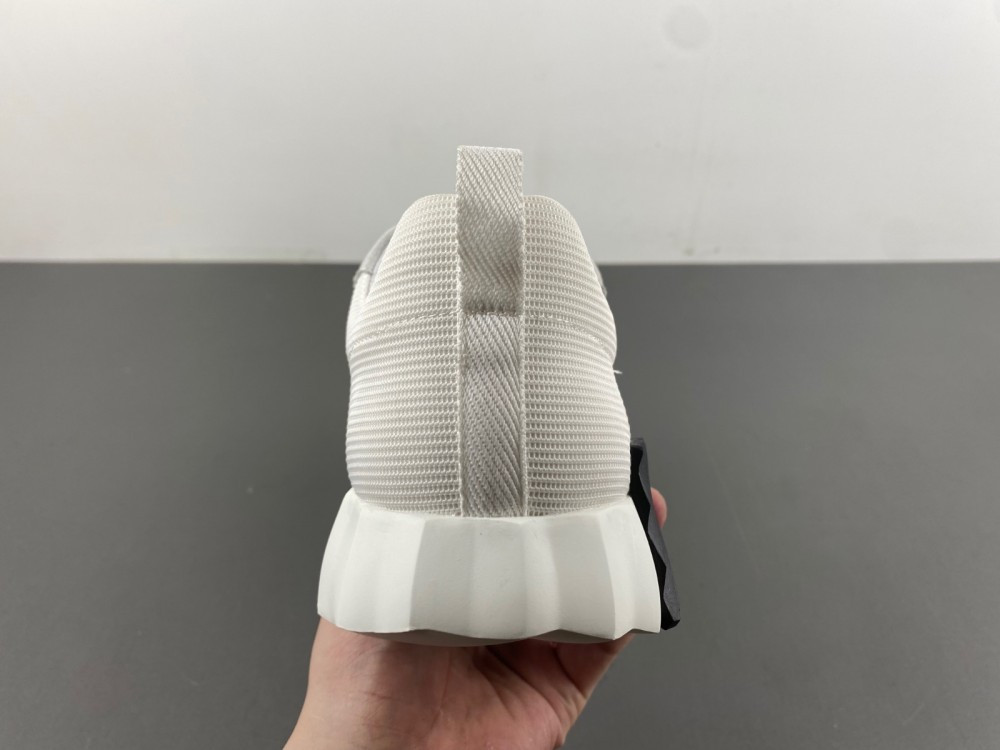 ua H**mes bouncing sneaker