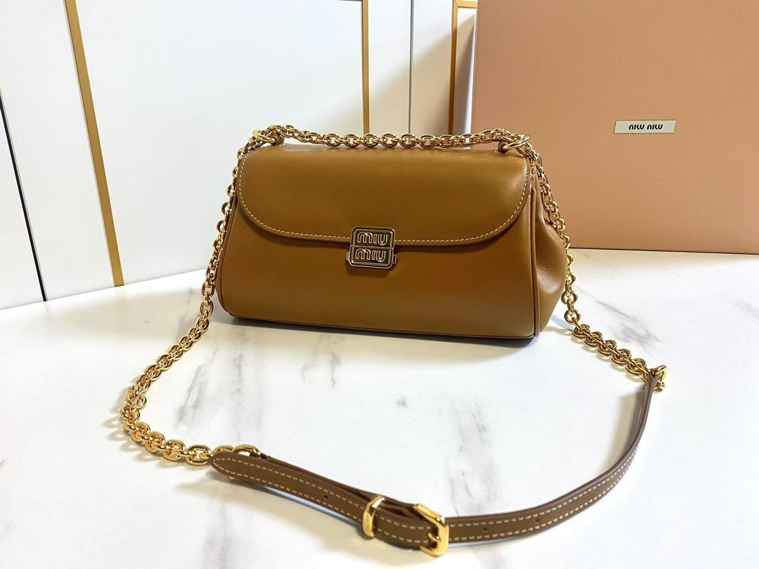 M1v M1v leather shoulder bag 13.5x24x9cm