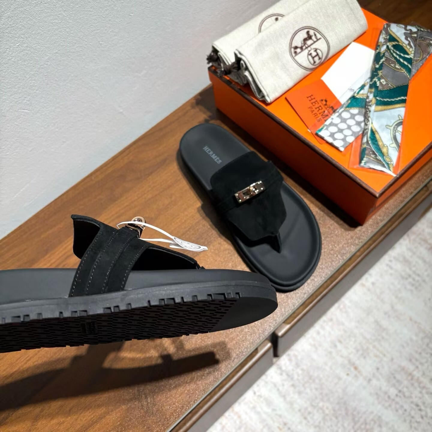 ua H**mes empire sandal gold hardware