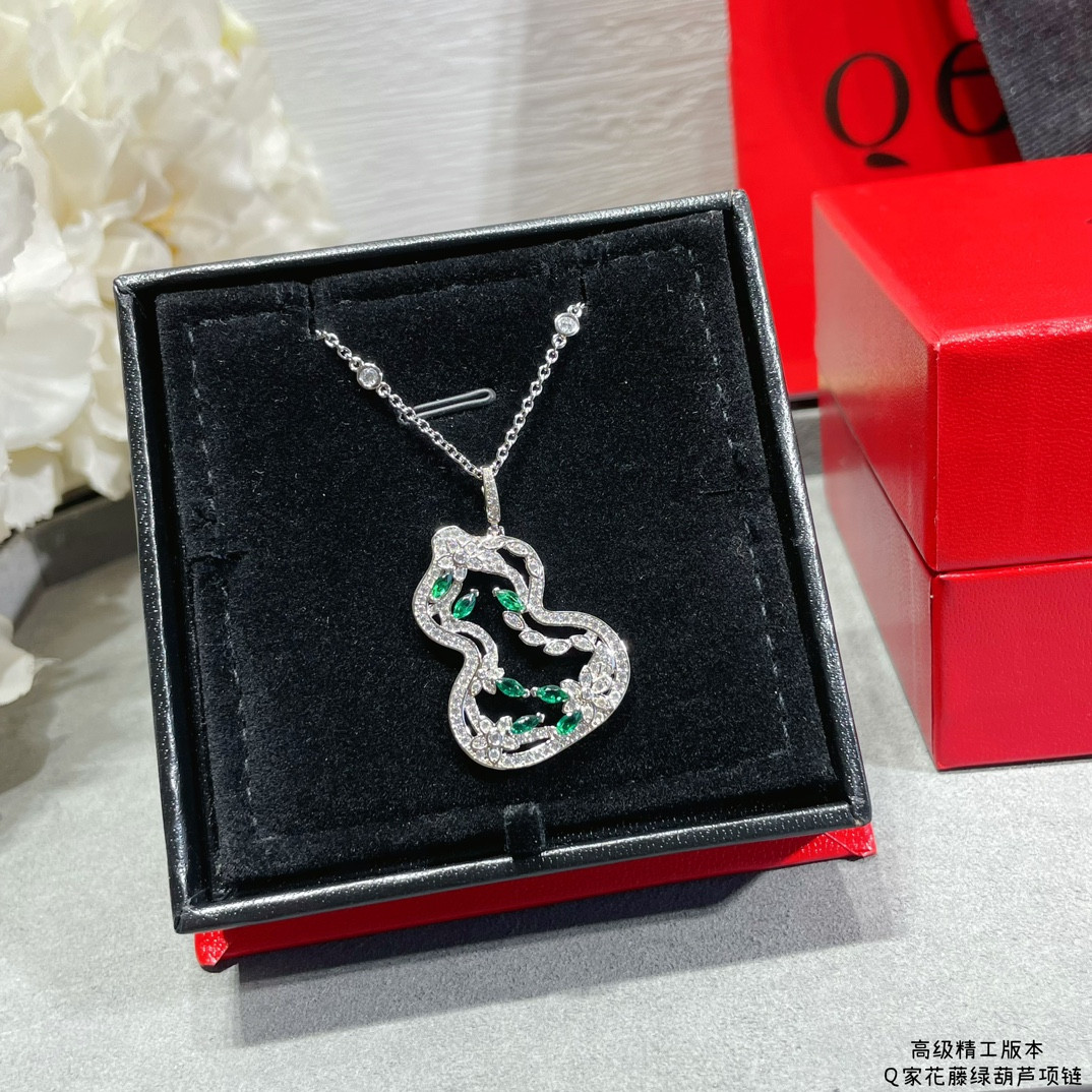Qee1in vine gourd necklace