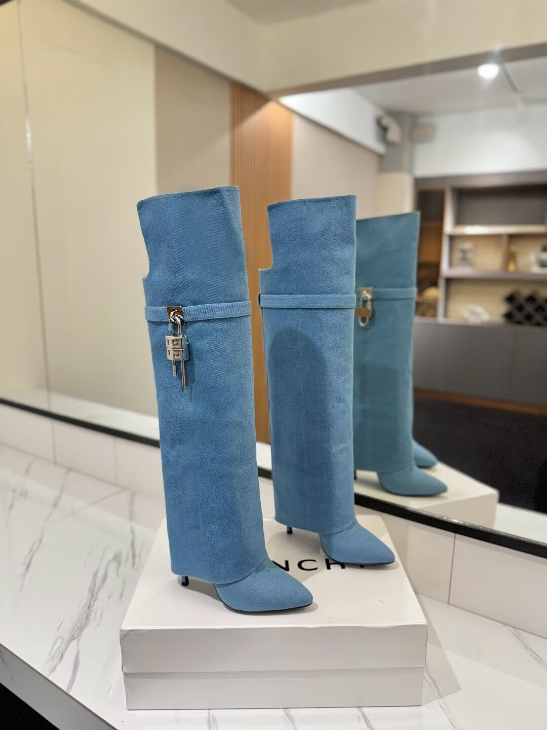 ua G1uenchy shark lock boots(production about 10 days)