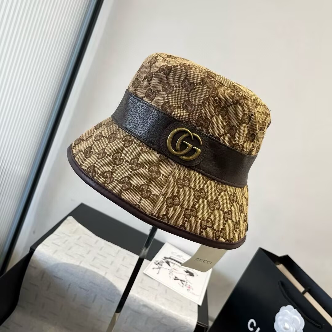 G*u*i gg canvas bucket hat