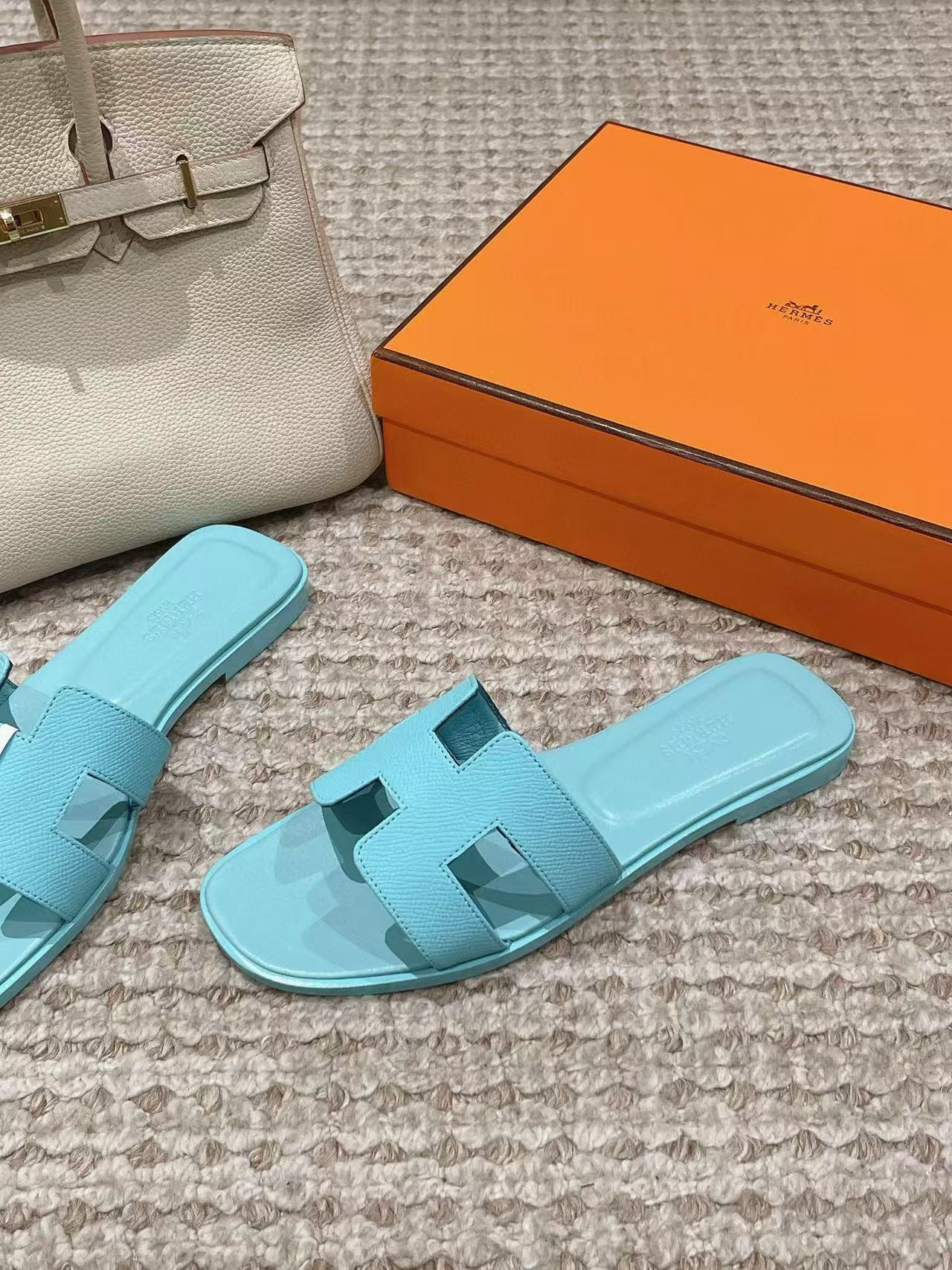 ua H**mes oran sandal