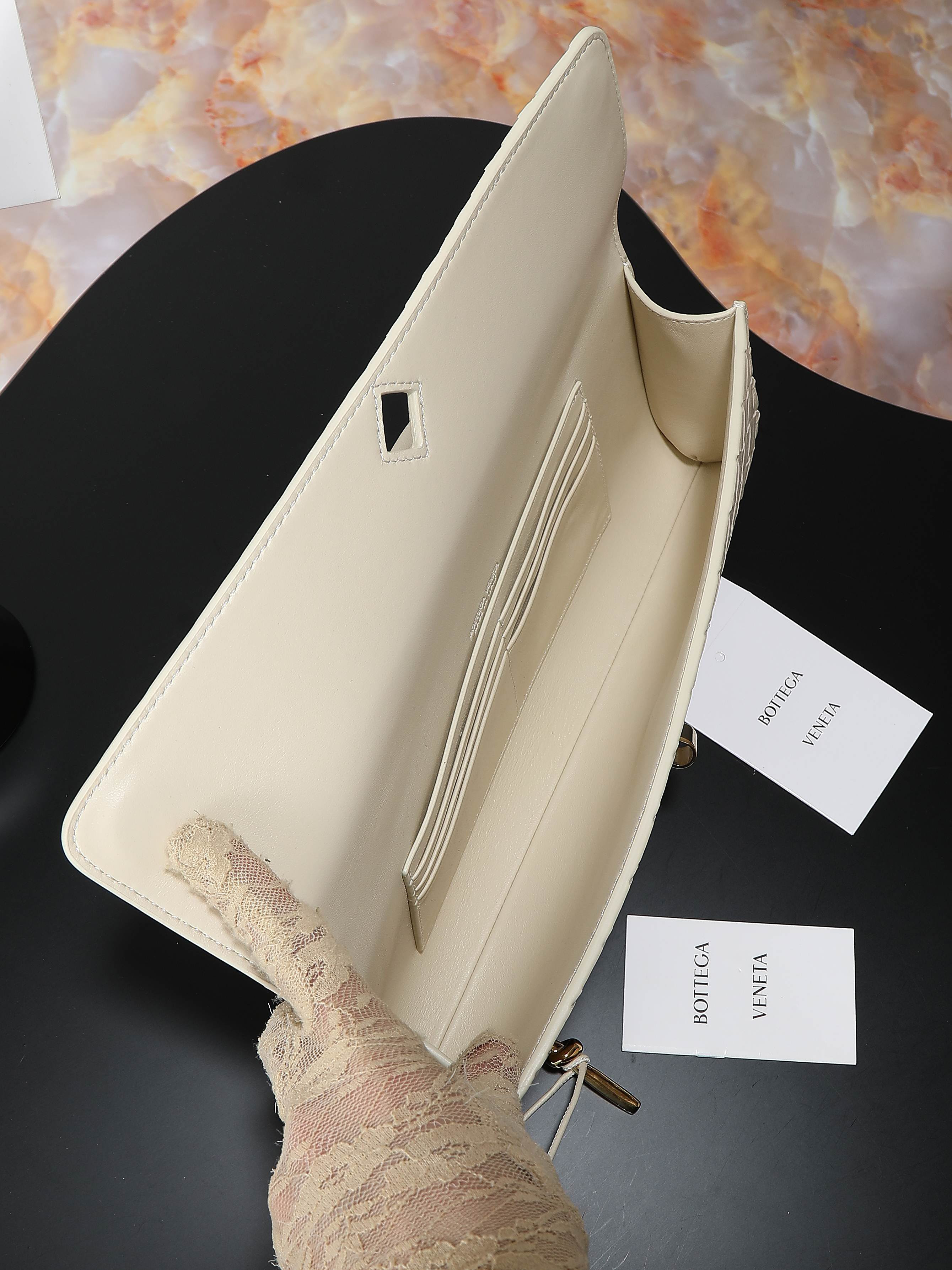 bo*te*ga Ve*ne*ta long clutch andiamo with handle fondant 31x13x3cm