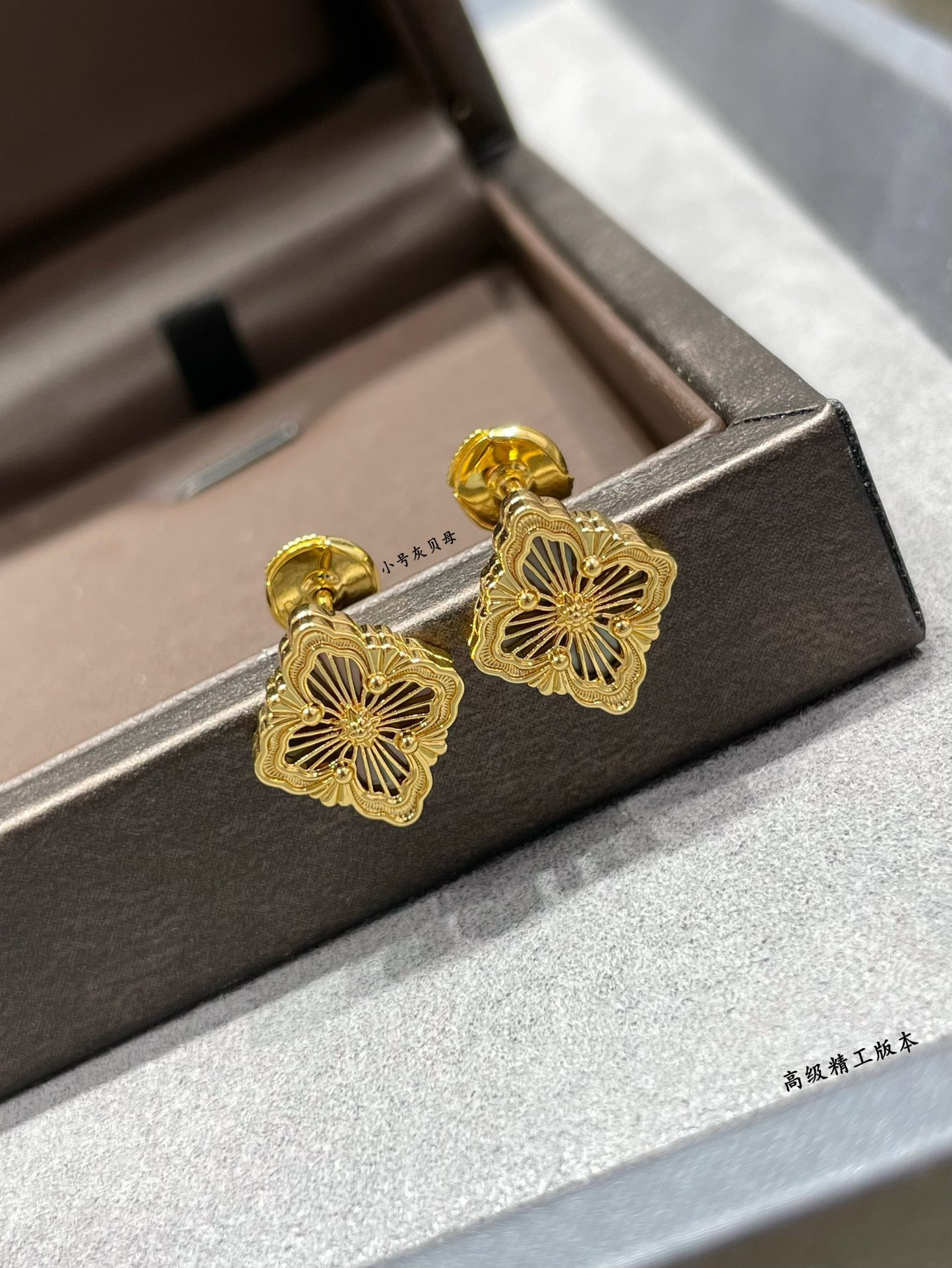 Bvcce11ati small grey fritillary opéra series stud earrings