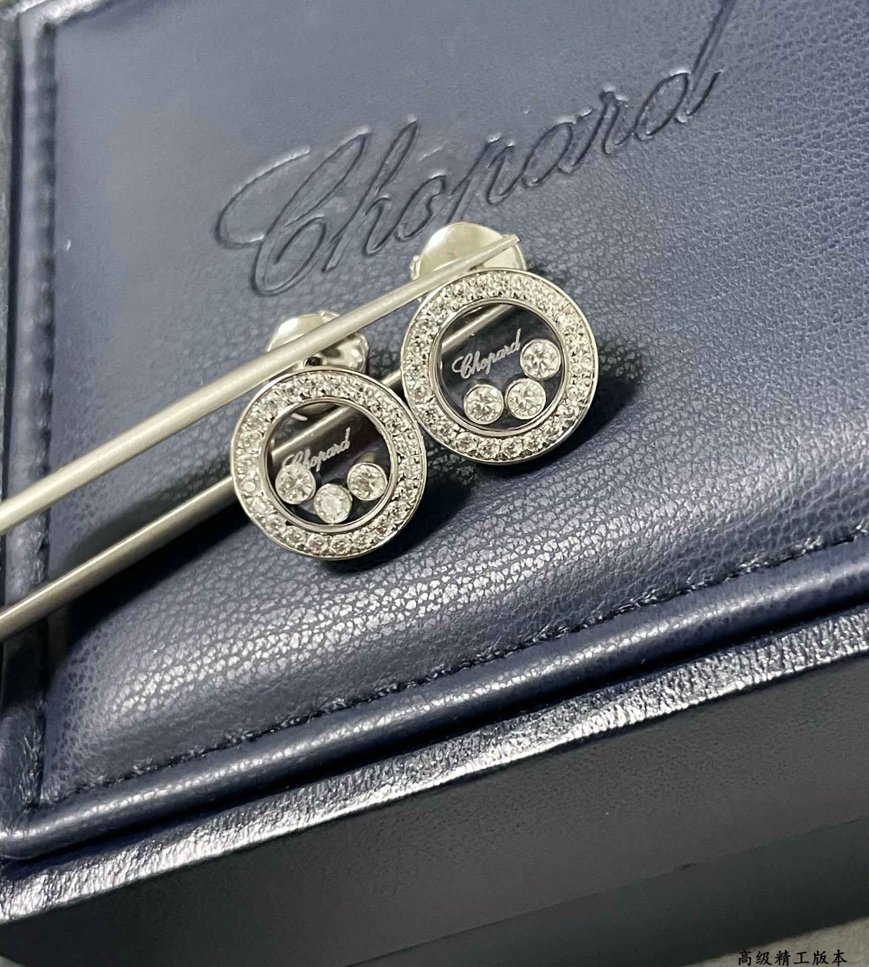 Ch0pard round di*m*nd earrings