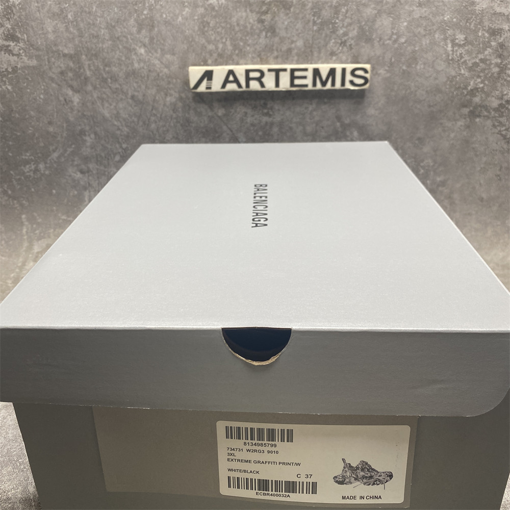 ua balenciga 3xl Gr*ffiti sneaker