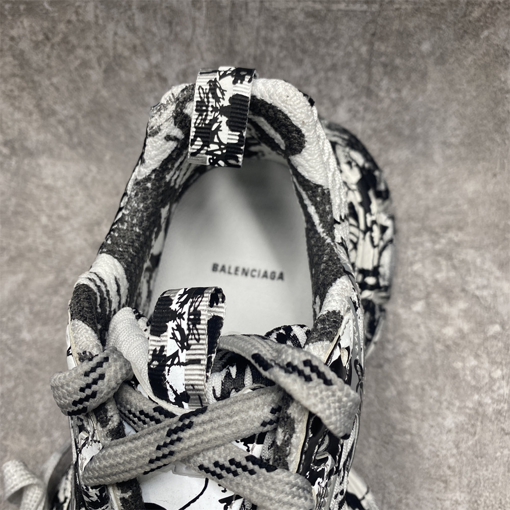 ua balenciga 3xl Gr*ffiti sneaker