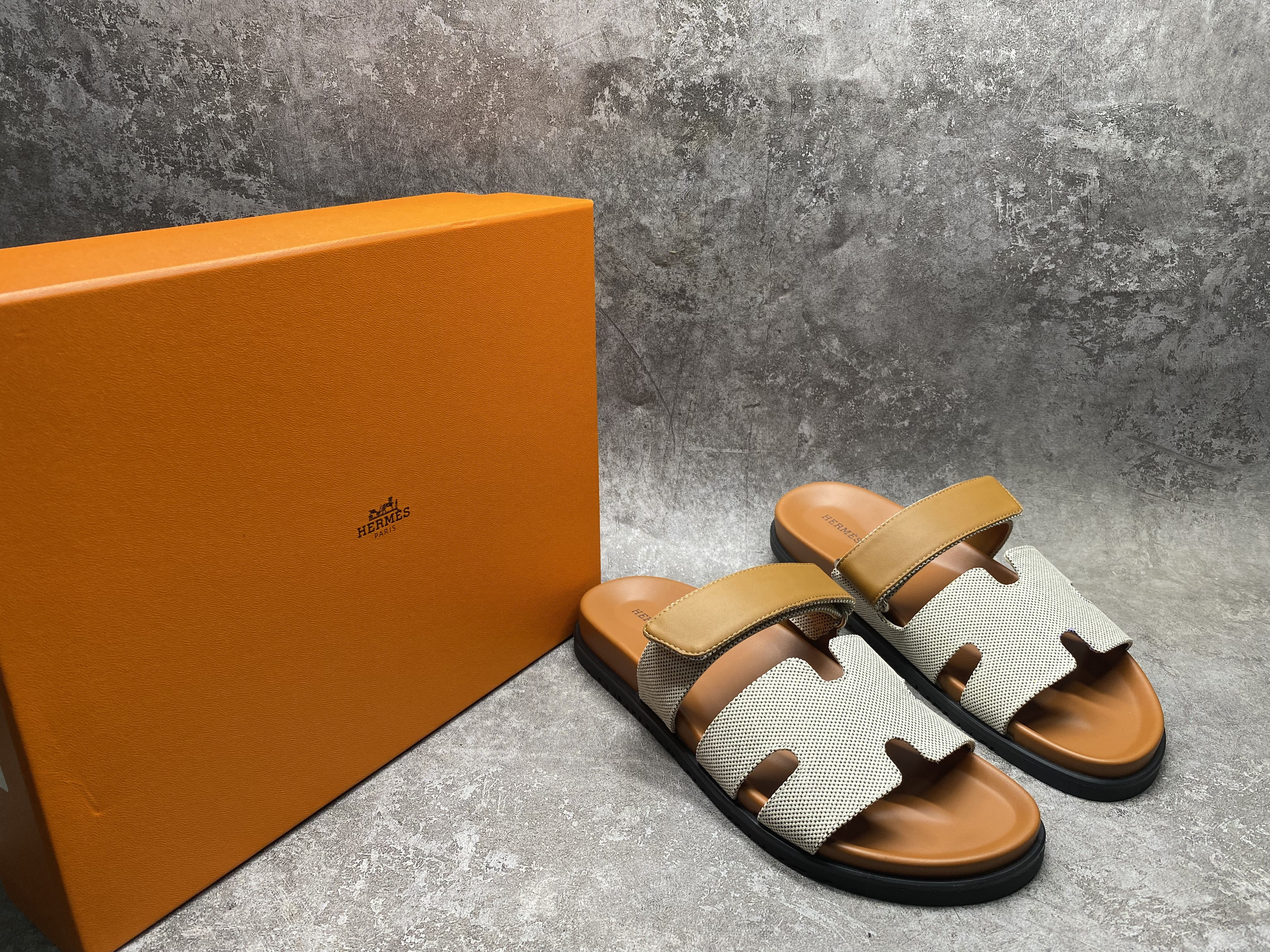 ua H**mes chypre sandal