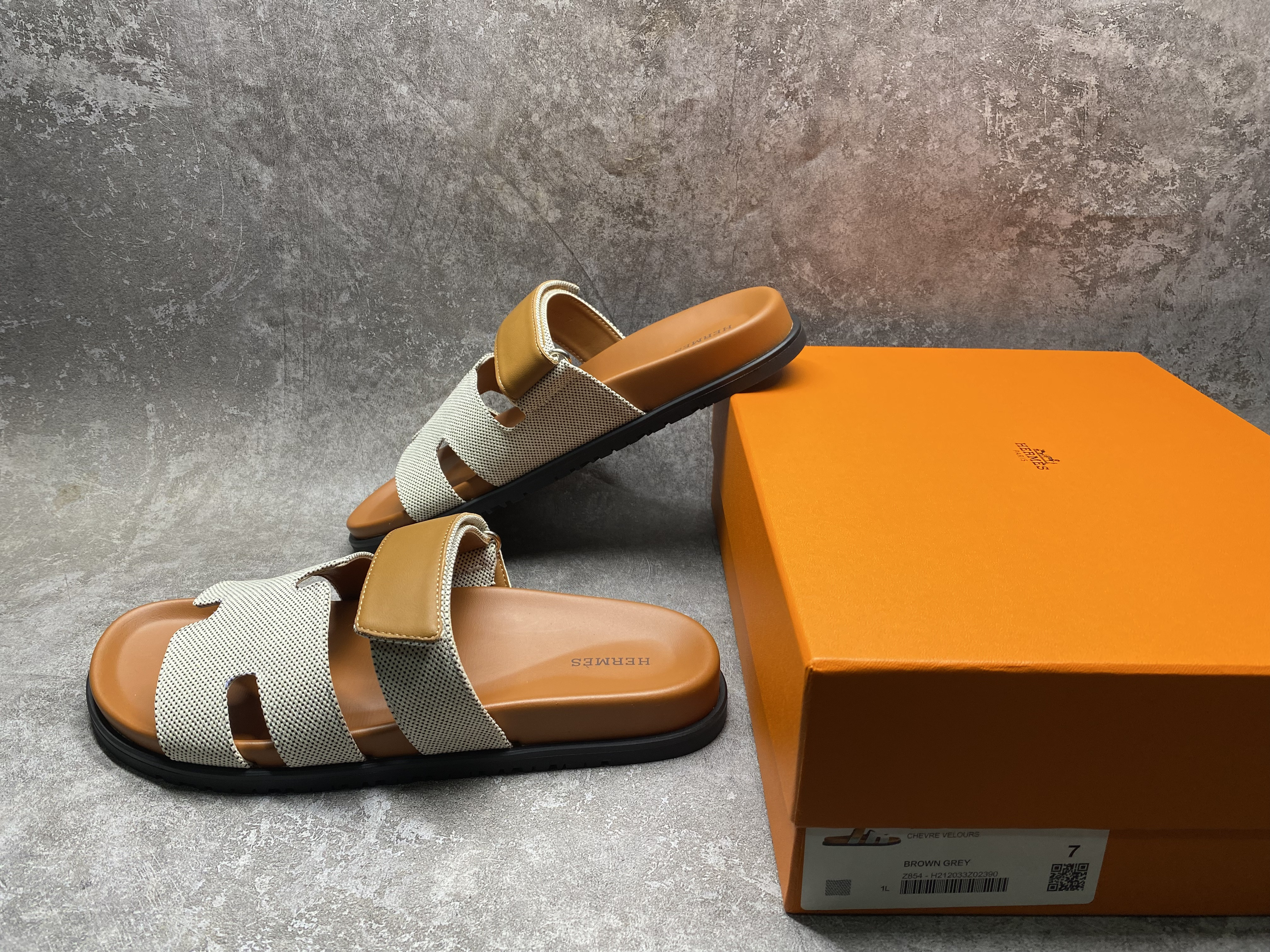 ua H**mes chypre sandal