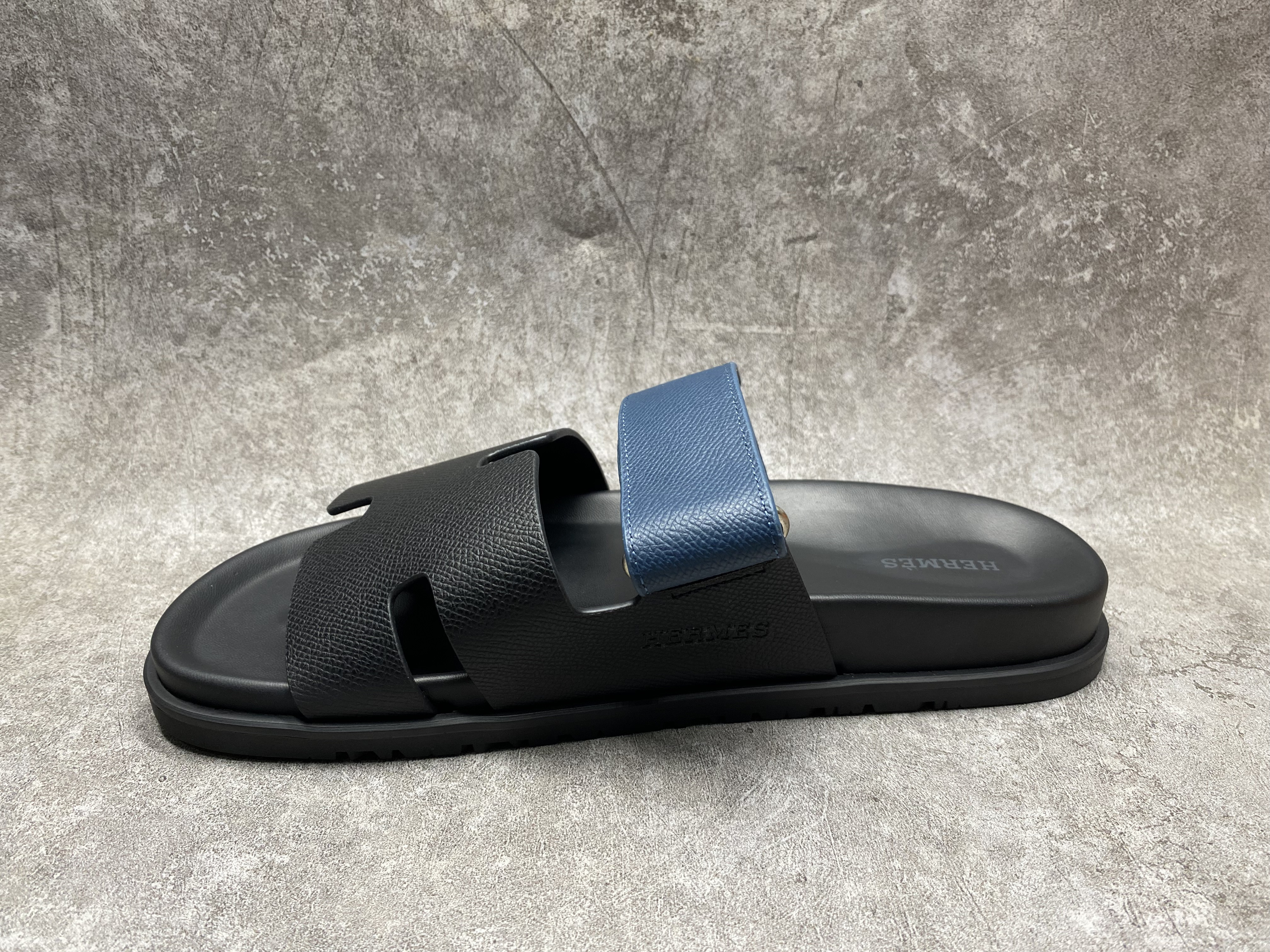 ua H**mes chypre sandal