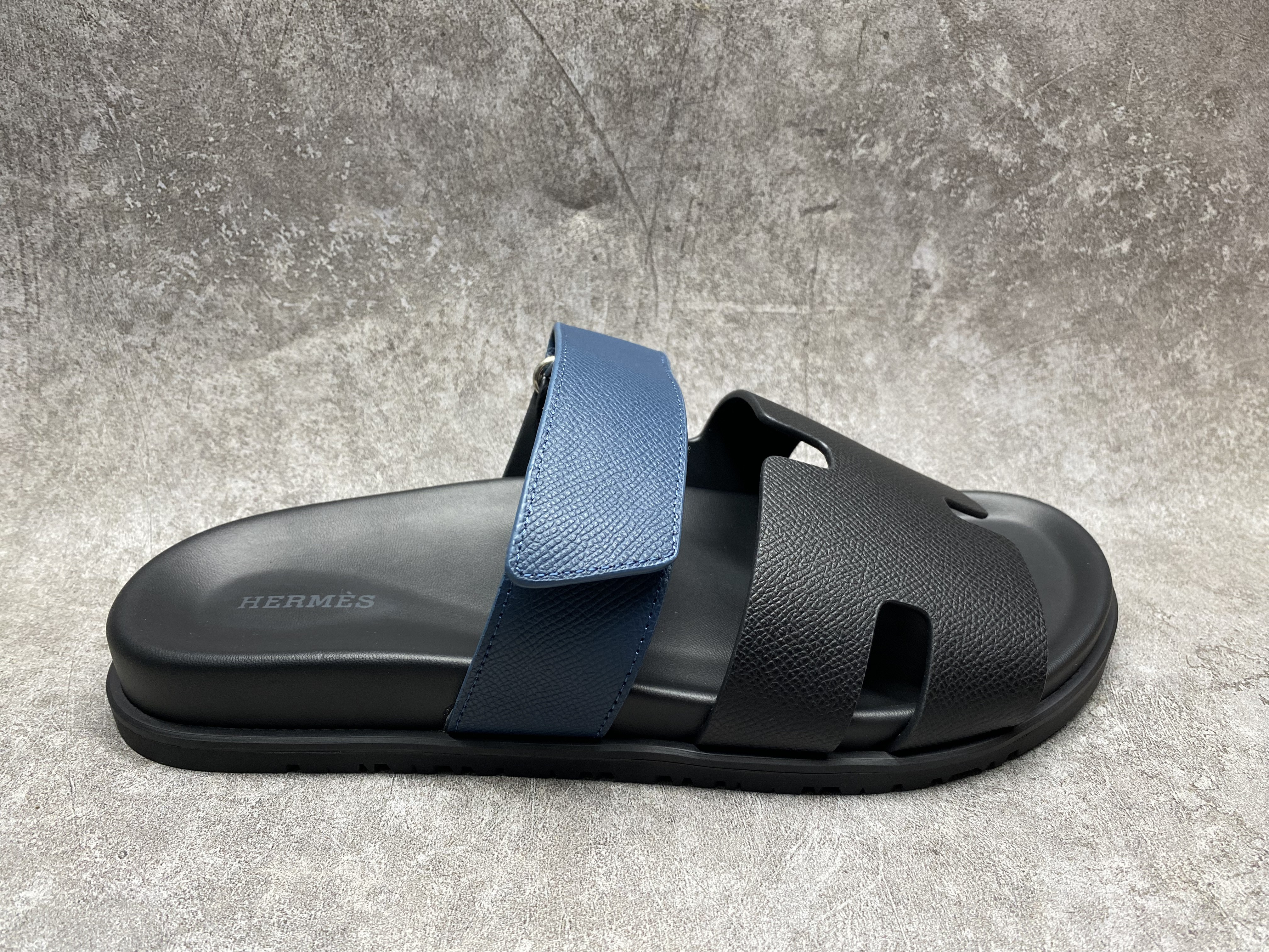 ua H**mes chypre sandal