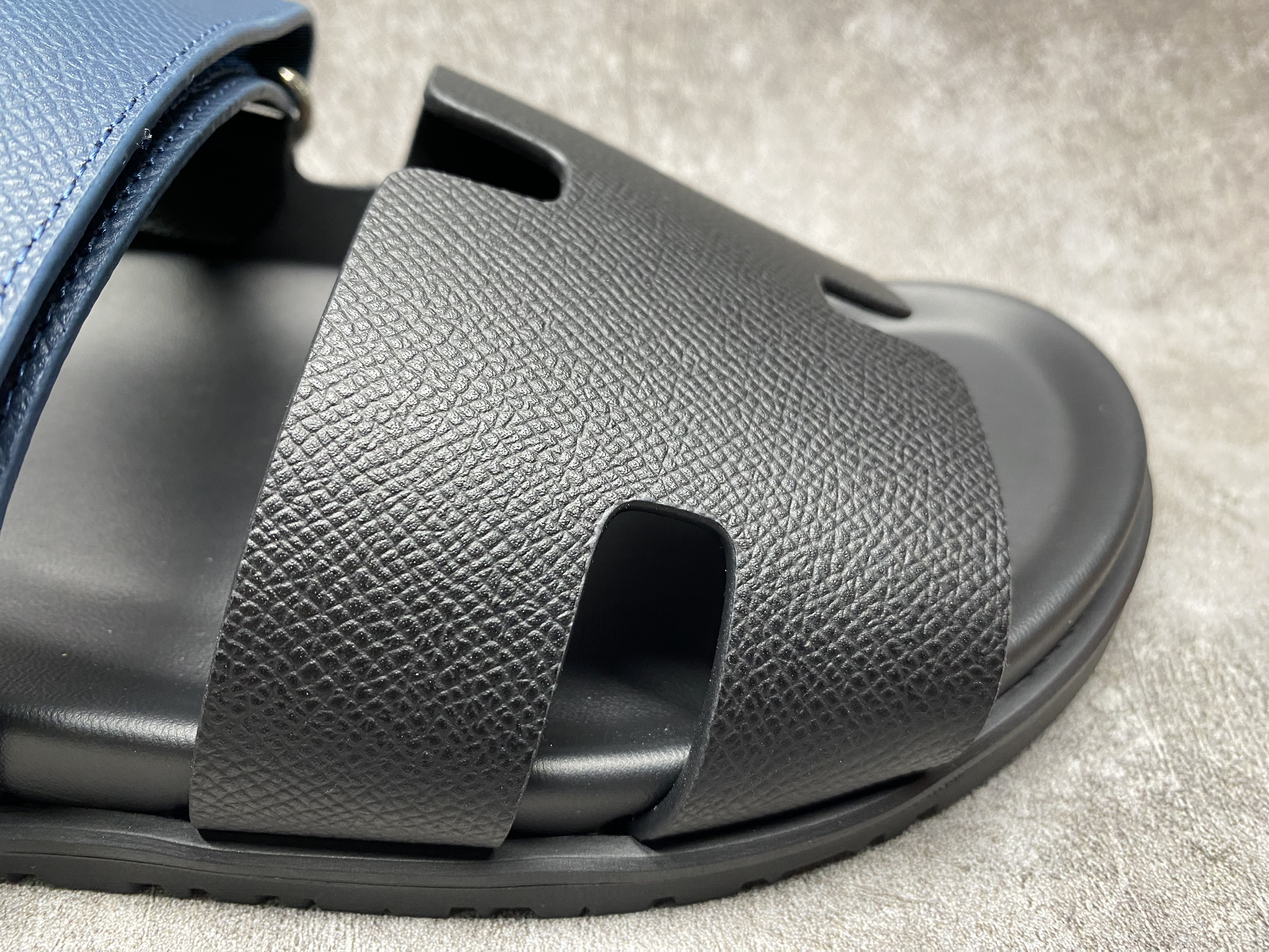 ua H**mes chypre sandal