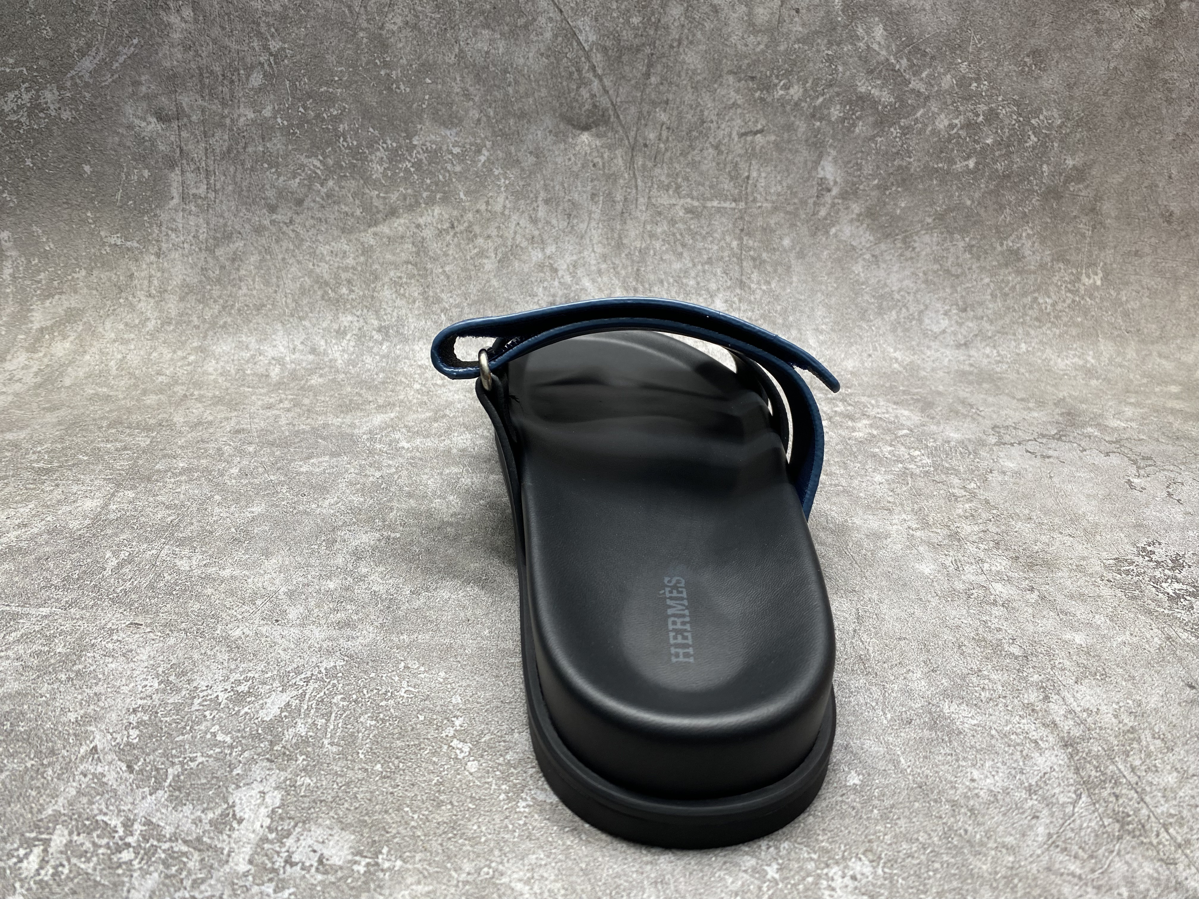 ua H**mes chypre sandal