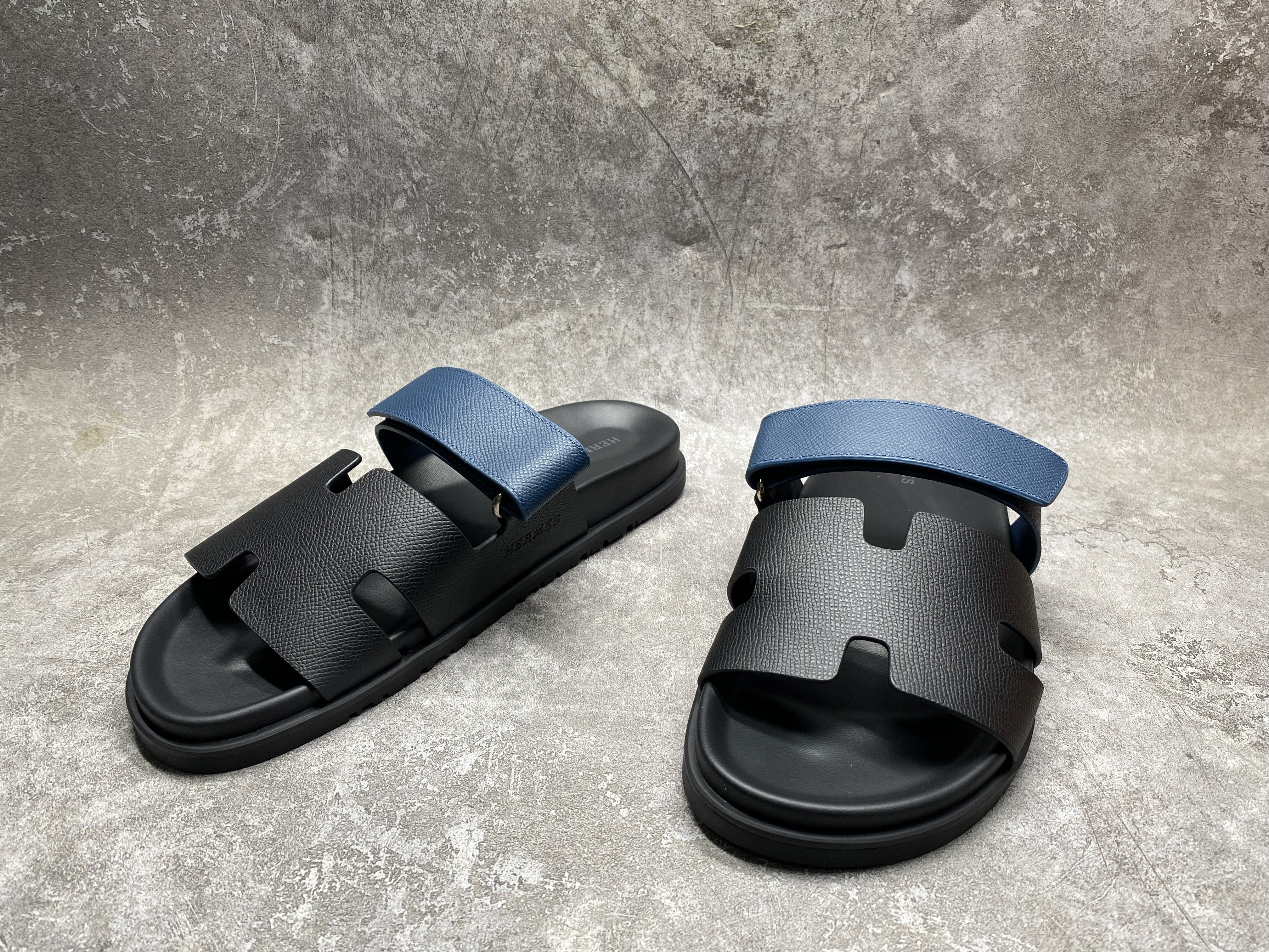 ua H**mes chypre sandal