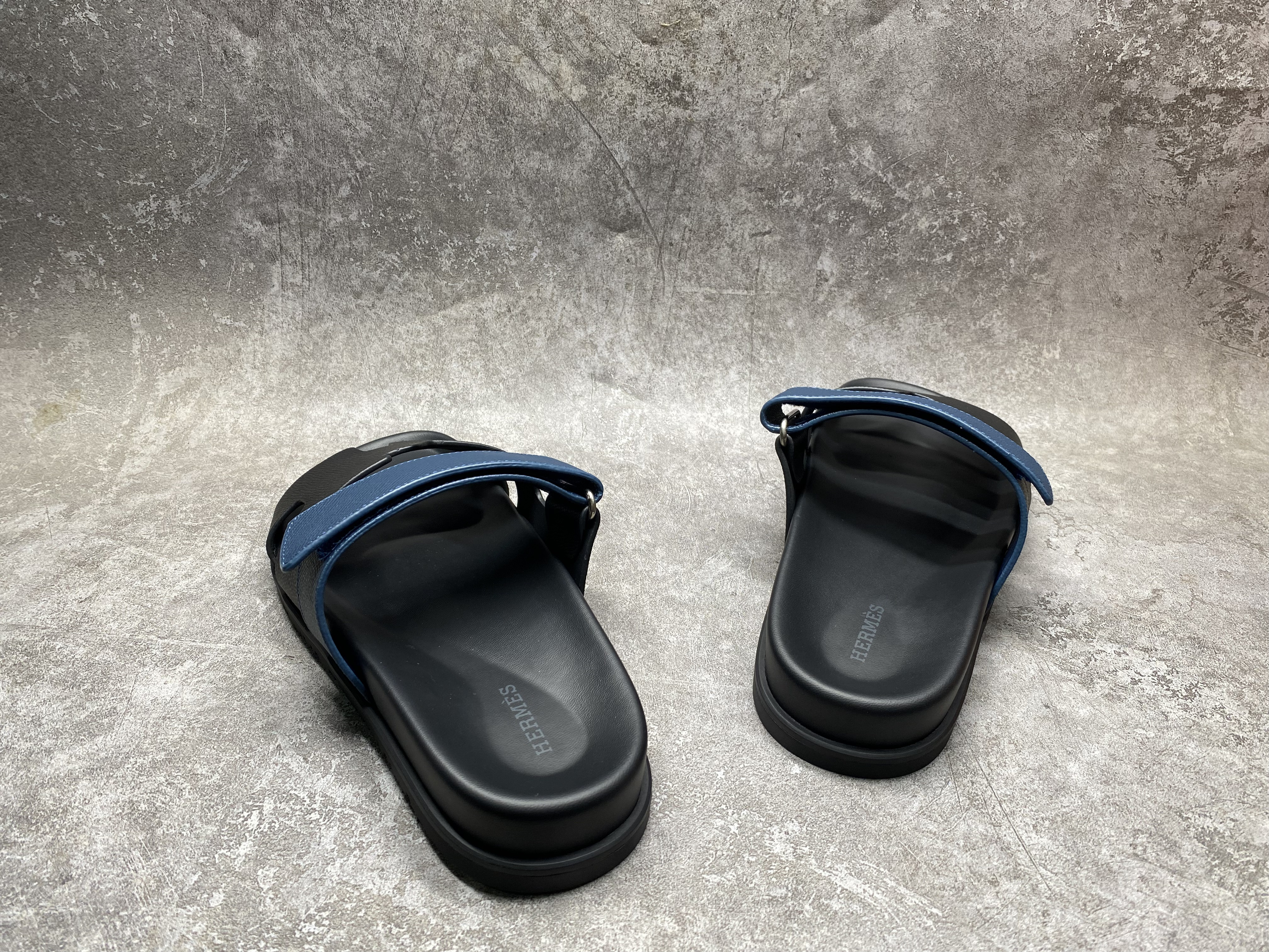 ua H**mes chypre sandal