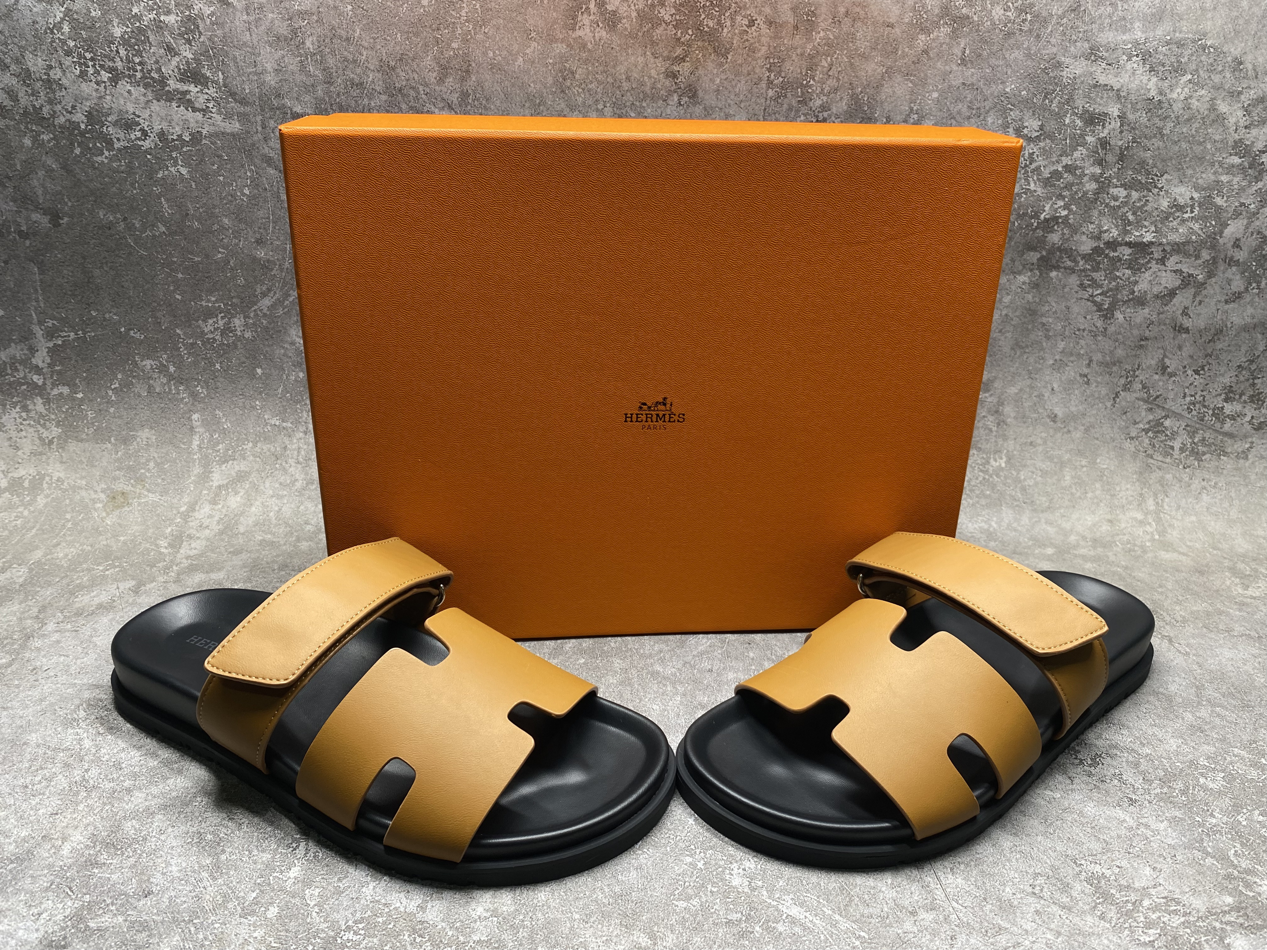 ua H**mes chypre sandal