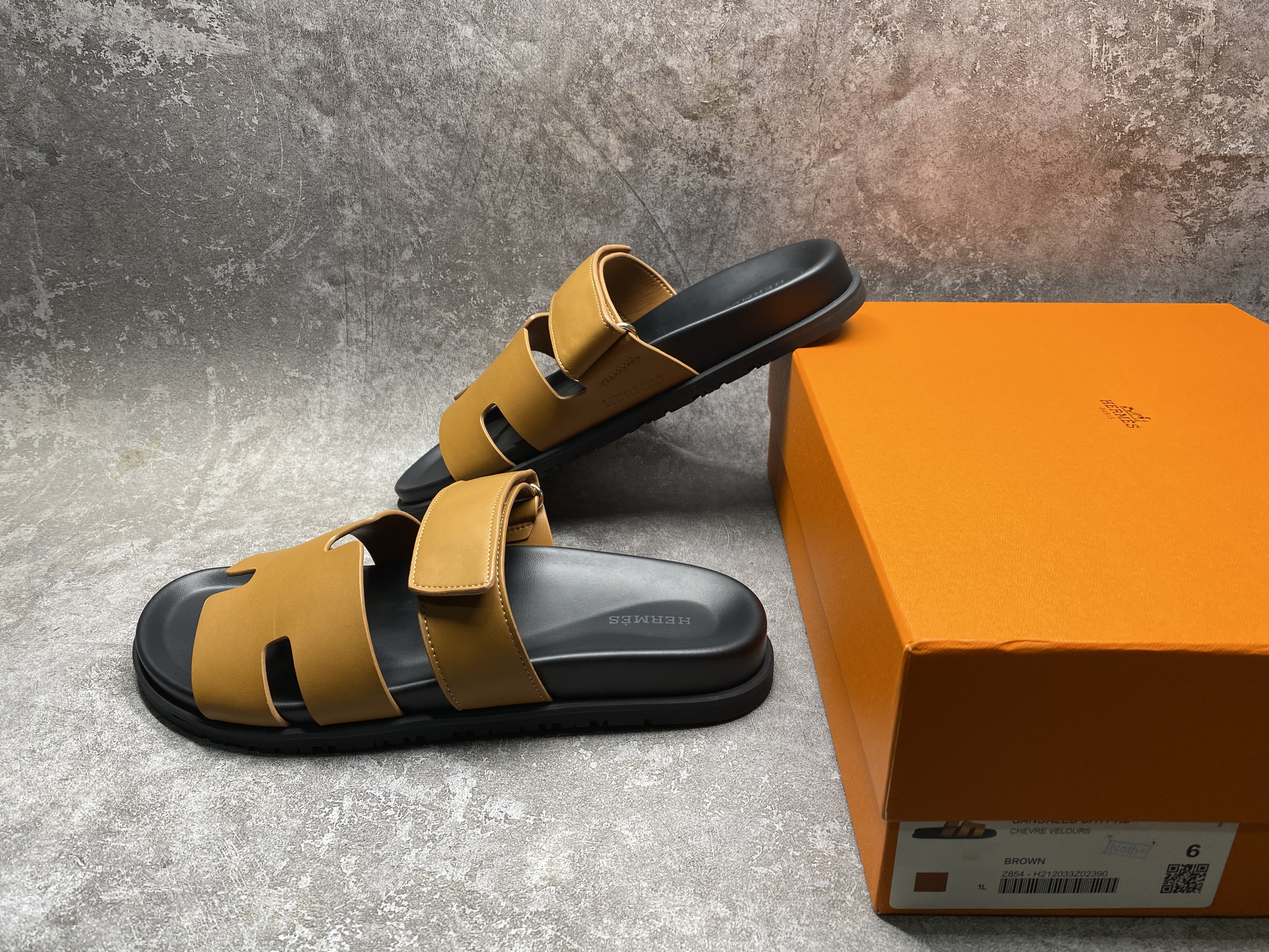 ua H**mes chypre sandal