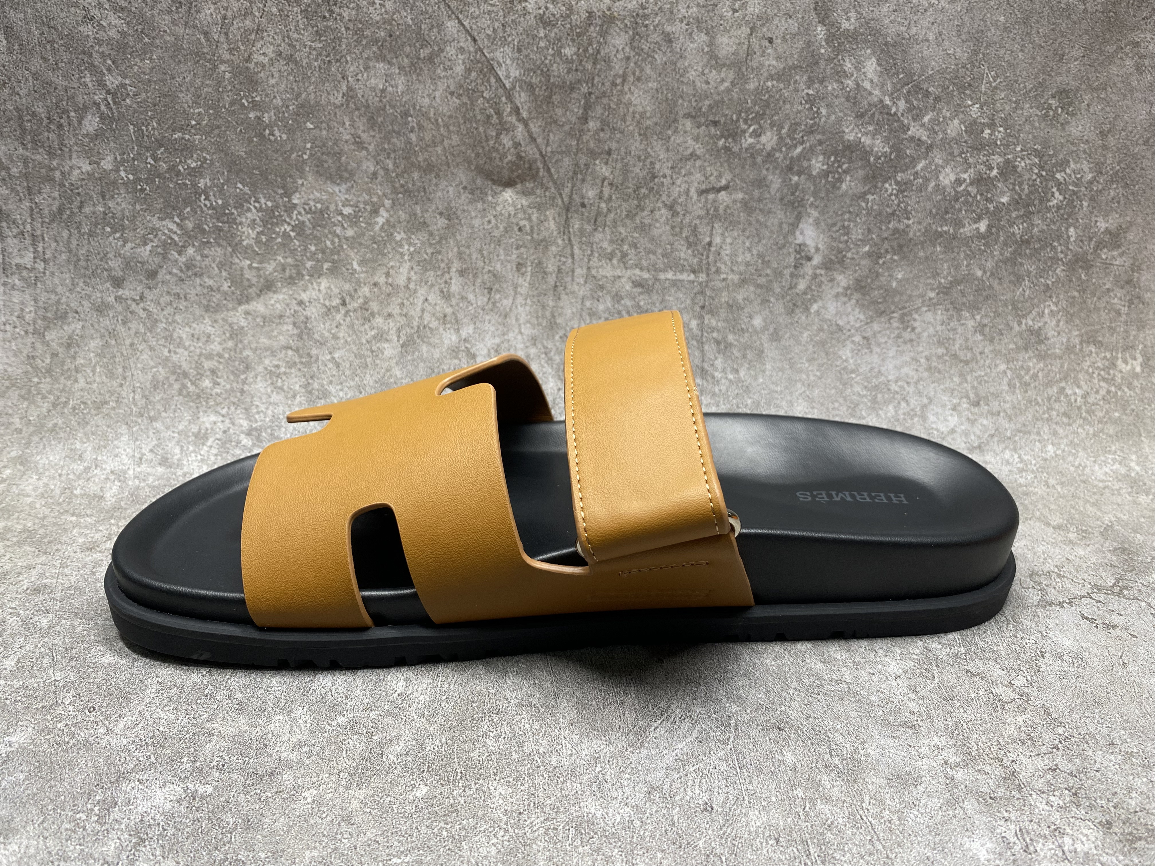 ua H**mes chypre sandal