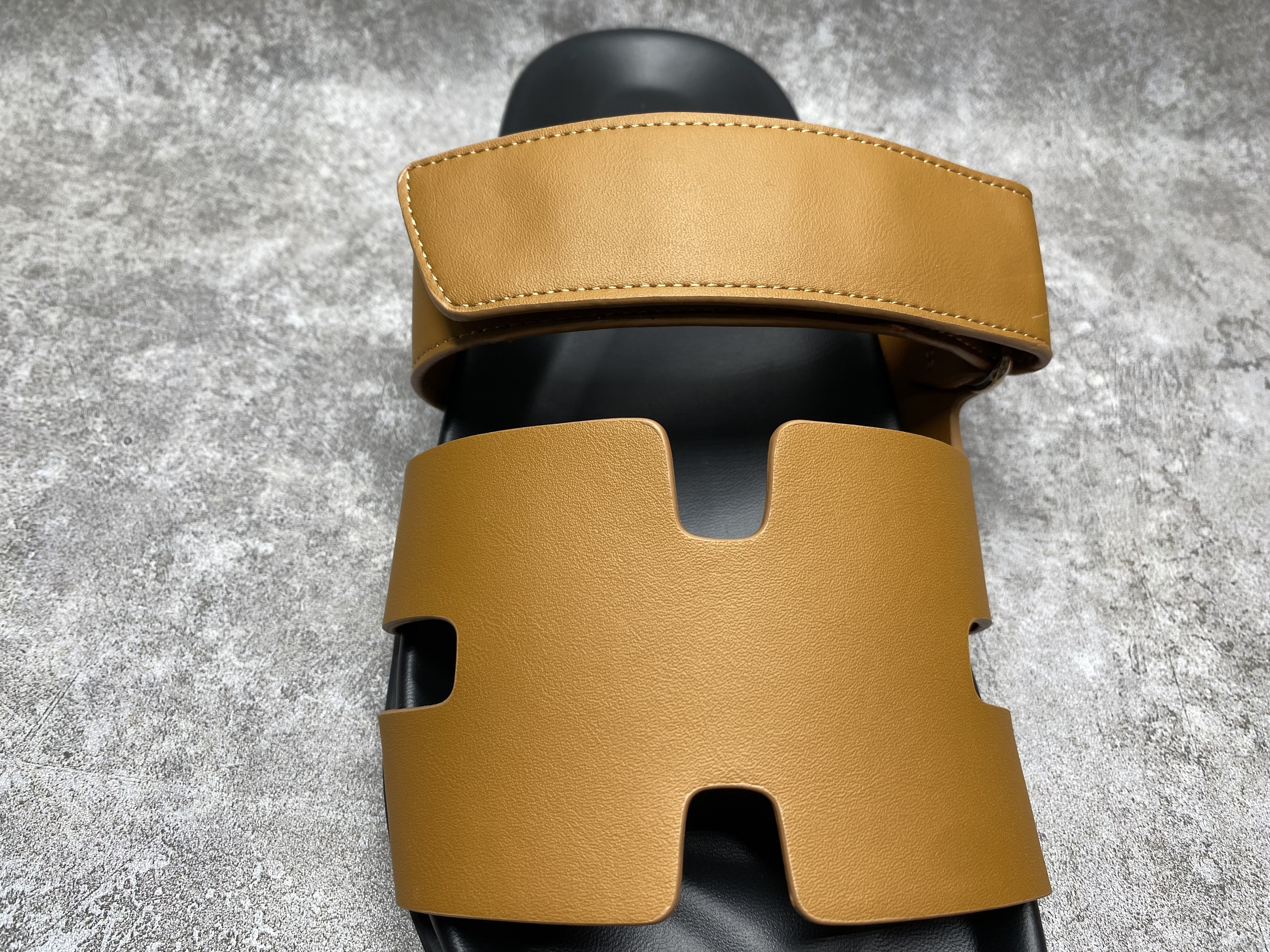ua H**mes chypre sandal