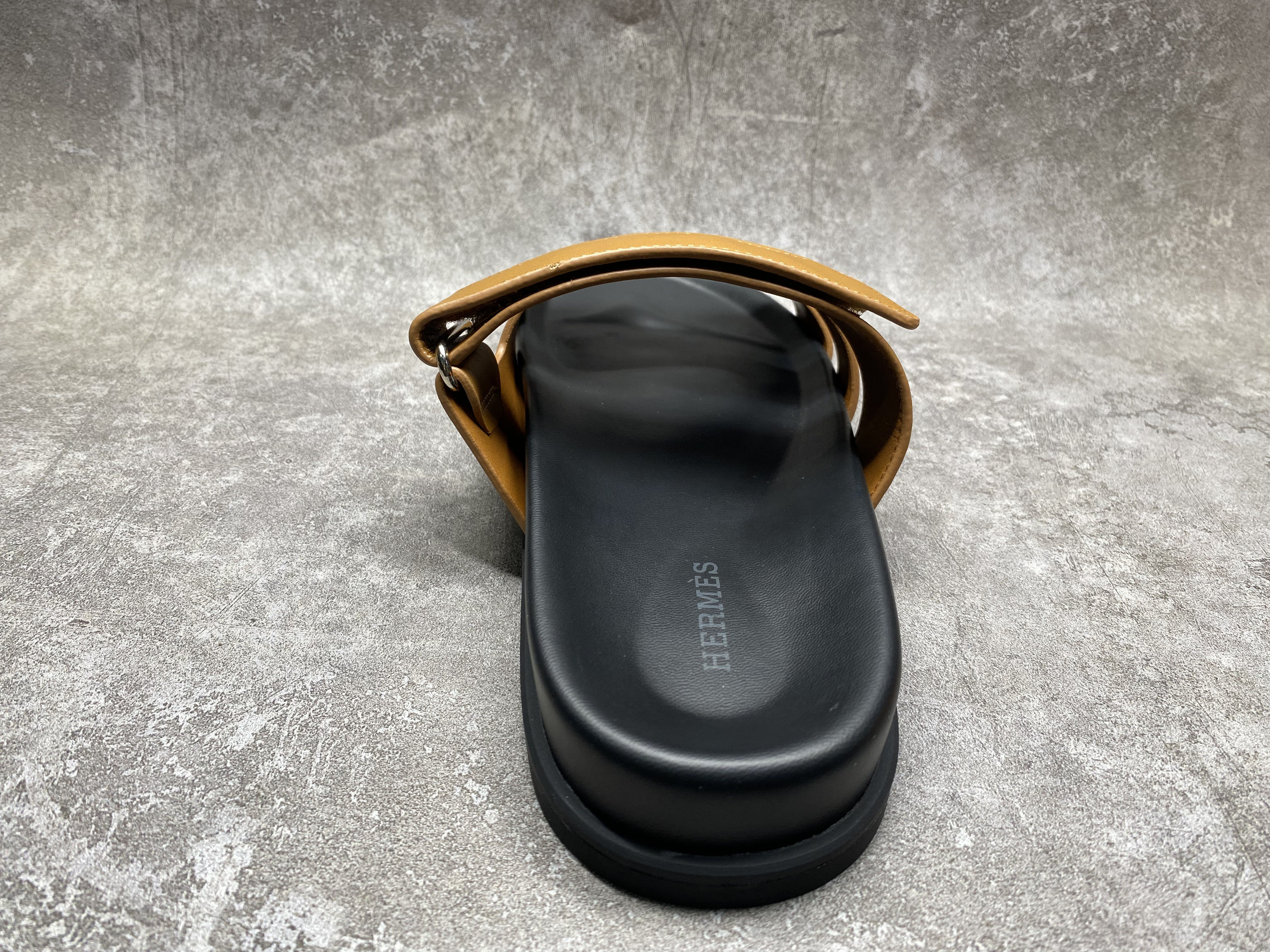 ua H**mes chypre sandal