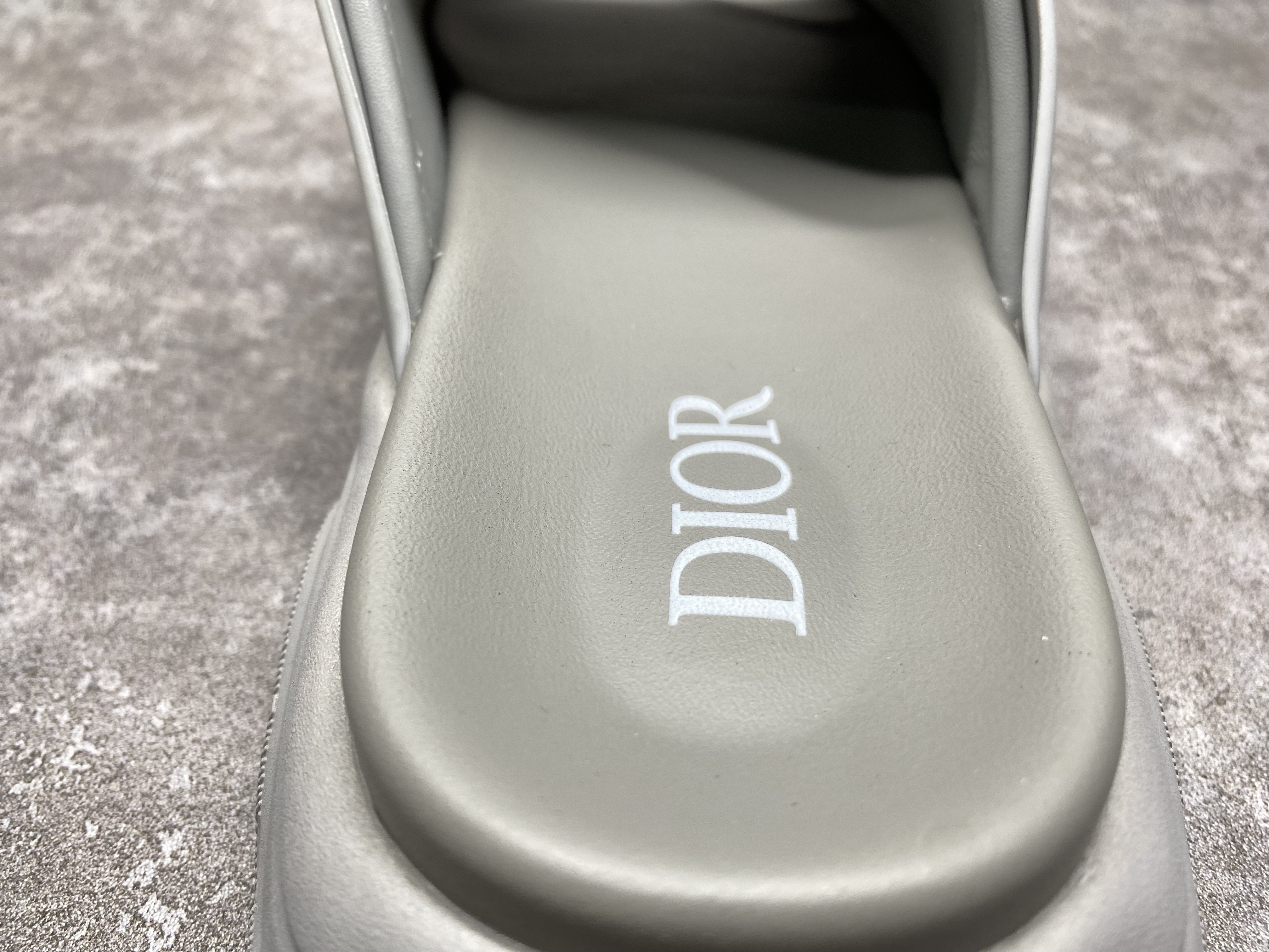 ua D*or sandal